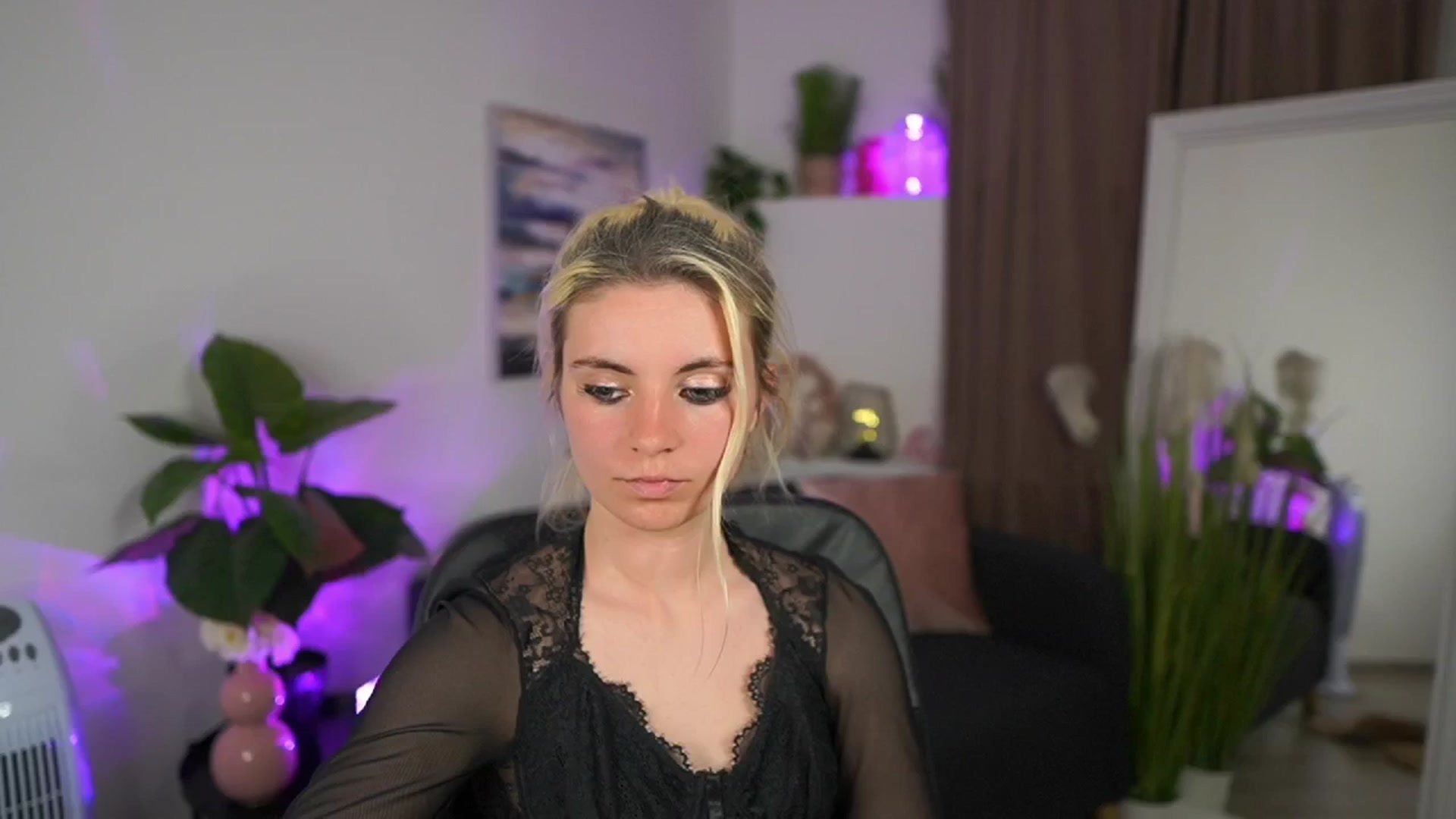 Gallery image thumbnail from Jetpearl74's myfreecams stream on, 04/30/2026, 21:04 image 7 of 20