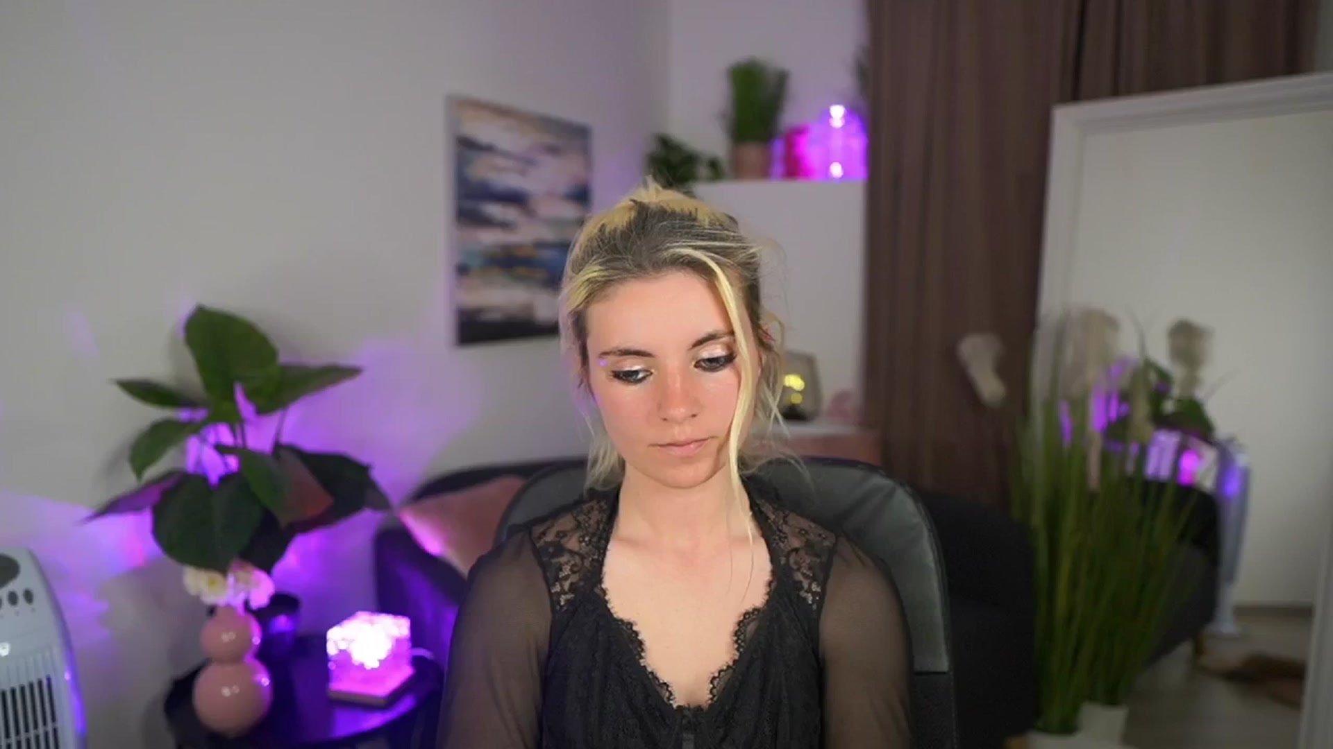 Gallery image thumbnail from Jetpearl74's myfreecams stream on, 04/30/2026, 21:04 image 9 of 20