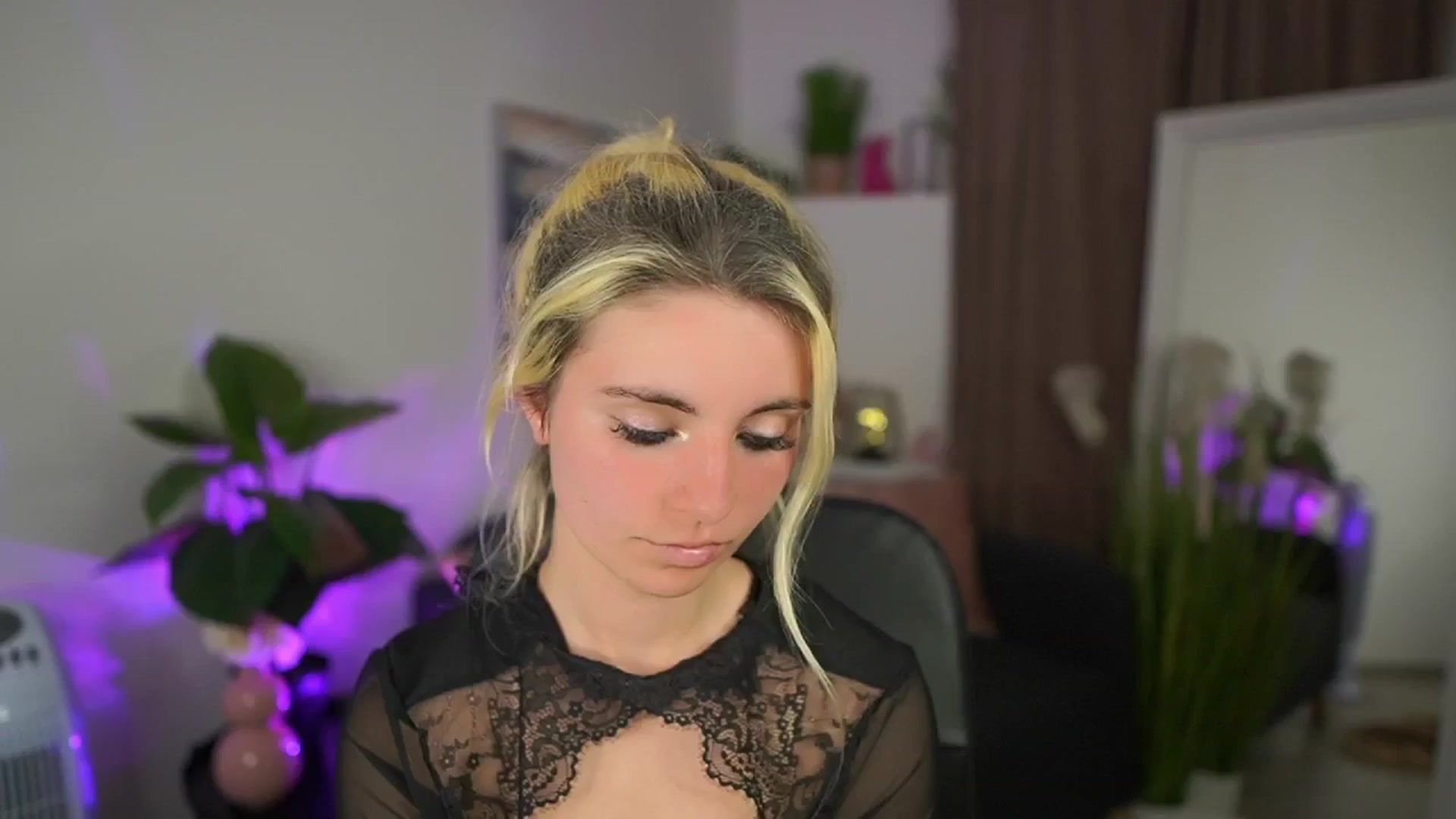 Gallery image thumbnail from Jetpearl74's myfreecams stream on, 04/30/2026, 23:02 image 15 of 20