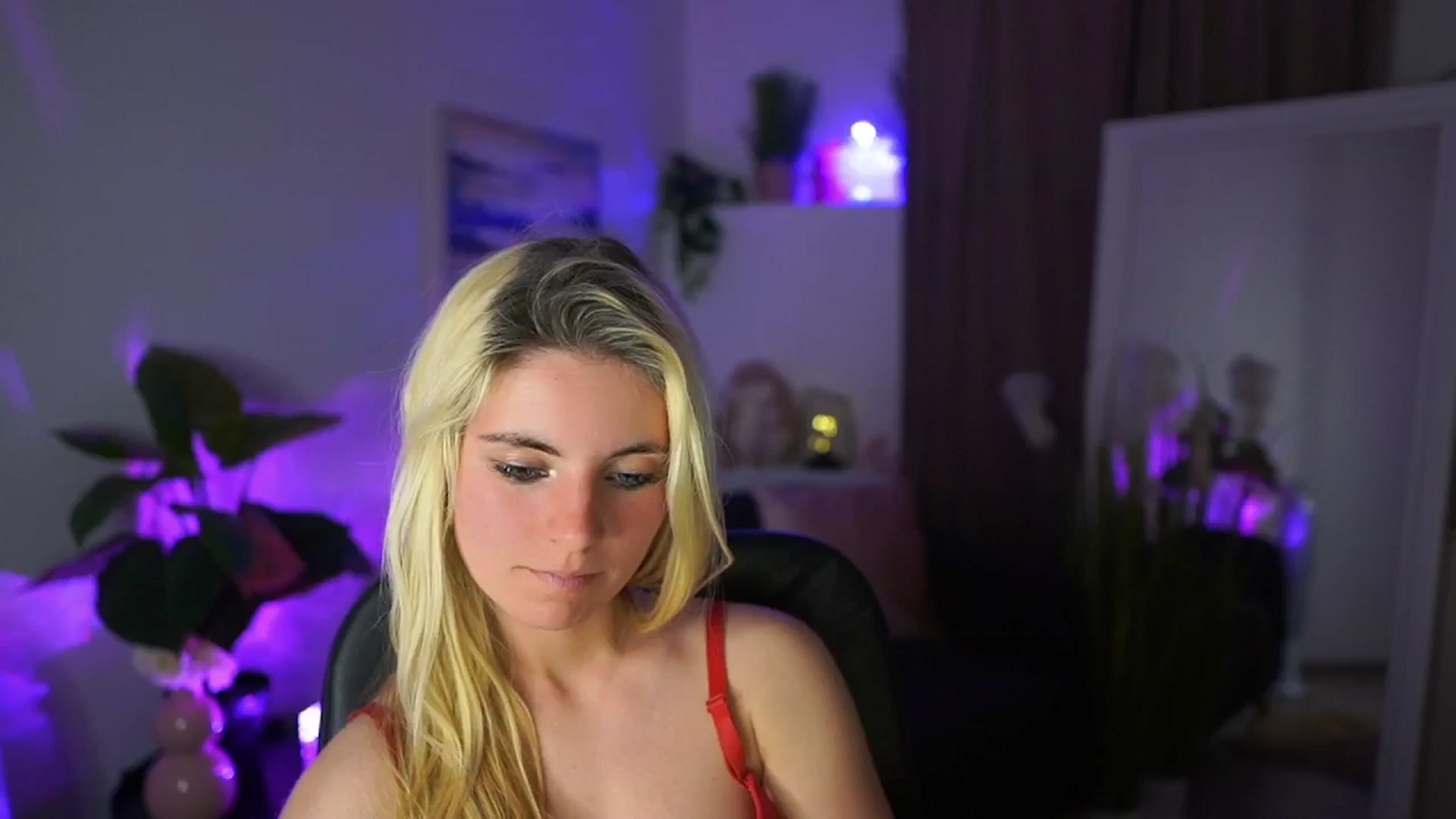 Gallery image thumbnail from Jetpearl74's myfreecams stream on, 05/03/2026, 22:57 image 16 of 20