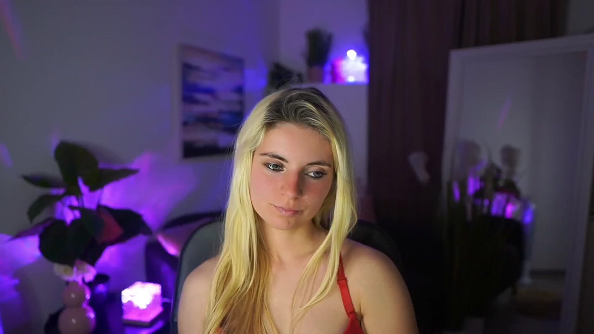 Gallery image thumbnail from Jetpearl74's myfreecams stream on, 05/03/2026, 22:57 image 18 of 20