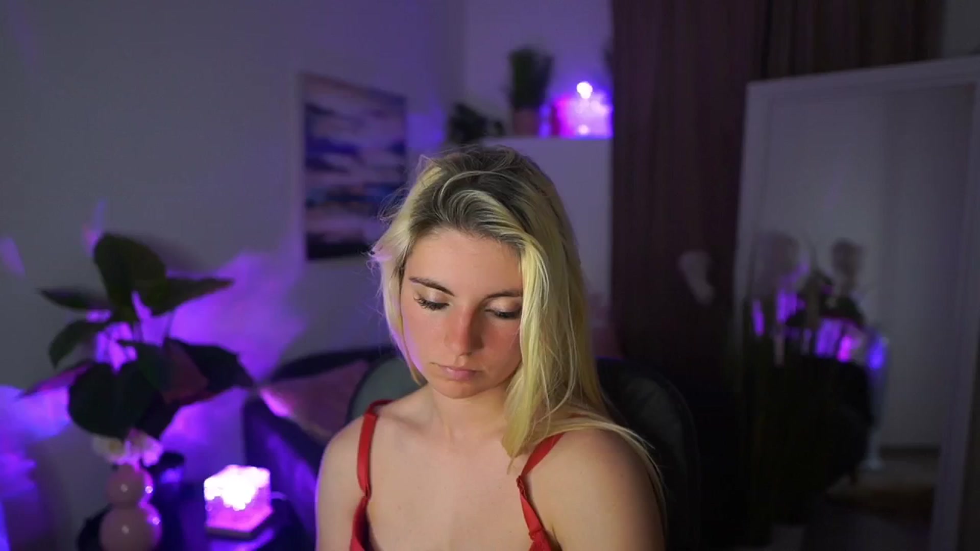 Gallery image thumbnail from Jetpearl74's myfreecams stream on, 05/04/2026, 24:51 image 16 of 20