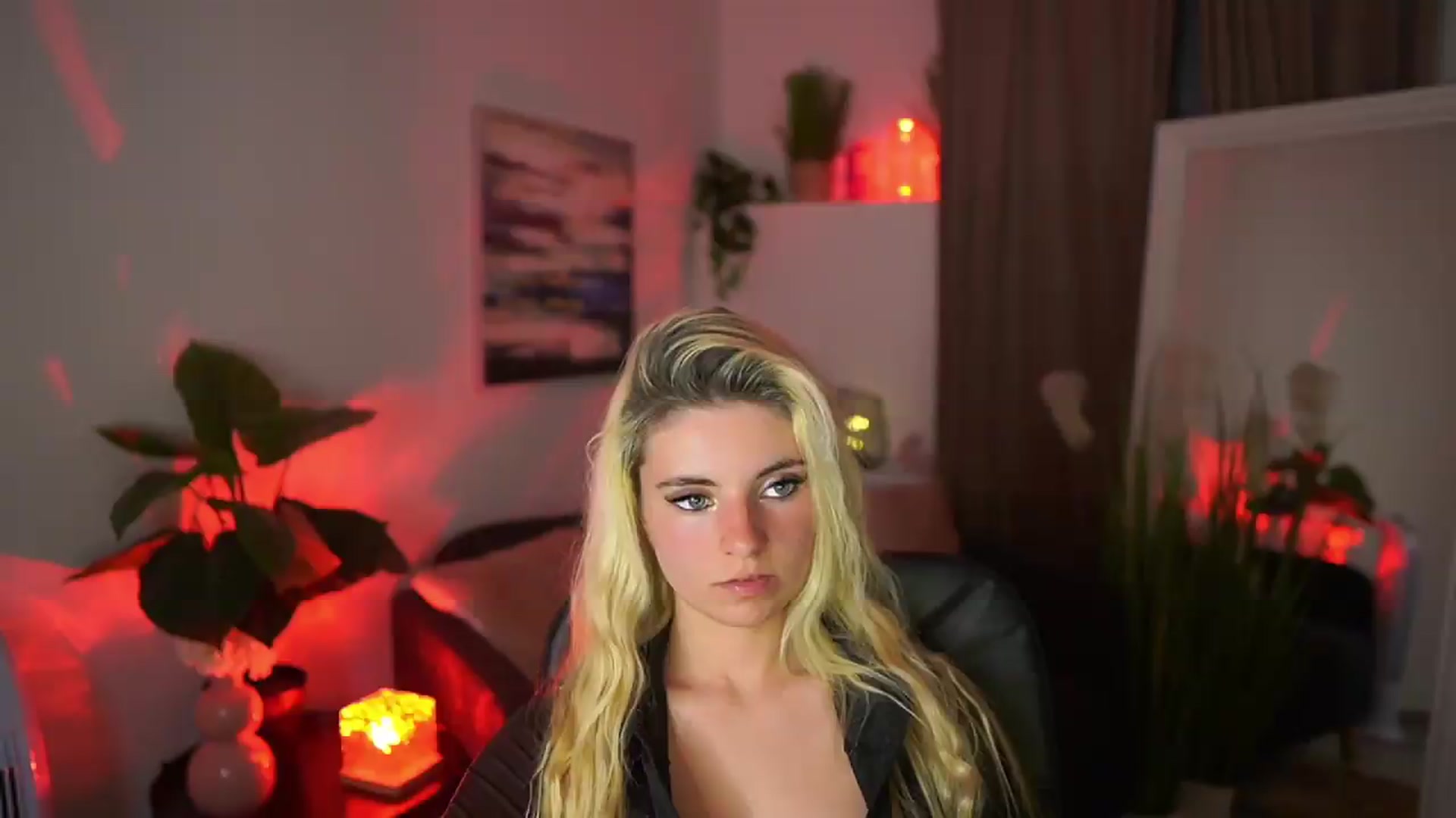 Gallery image thumbnail from Jetpearl74's myfreecams stream on, 05/06/2026, 20:35 image 1 of 20