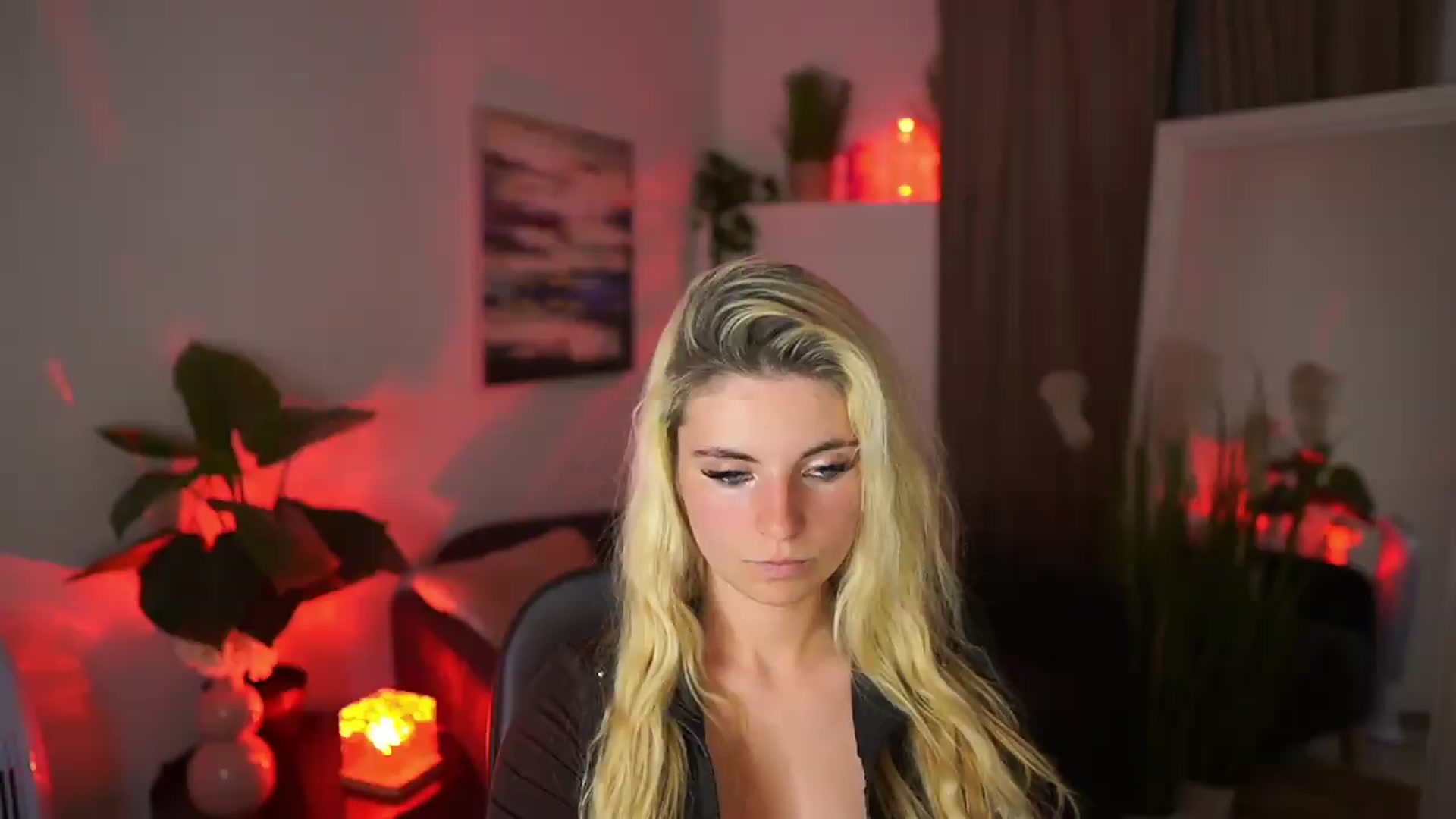 Gallery image thumbnail from Jetpearl74's myfreecams stream on, 05/06/2026, 20:35 image 8 of 20