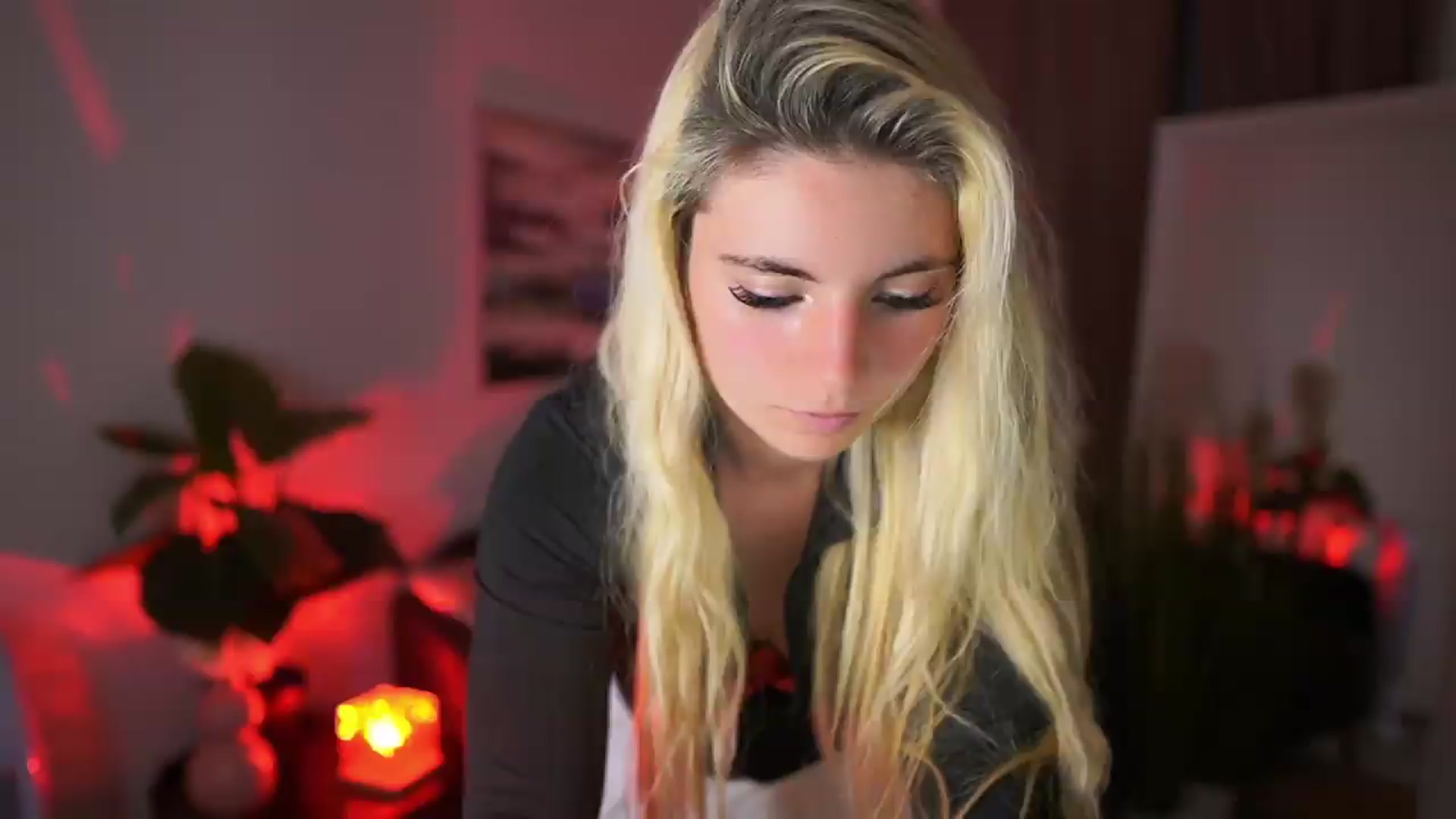 Gallery image thumbnail from Jetpearl74's myfreecams stream on, 05/06/2026, 20:35 image 13 of 20