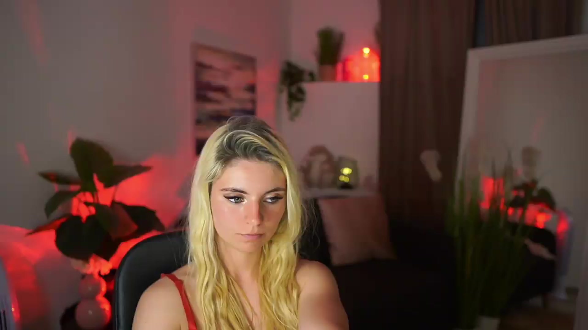 Gallery image thumbnail from Jetpearl74's myfreecams stream on, 05/06/2026, 22:19 image 17 of 20