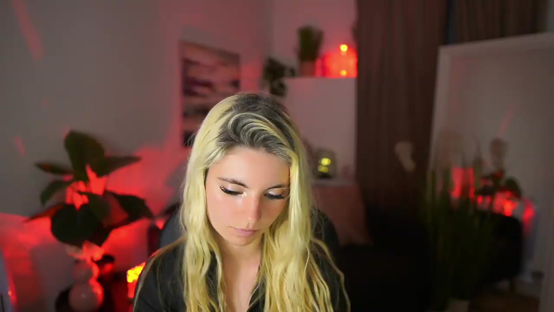 Gallery image thumbnail from Jetpearl74's myfreecams stream on, 05/06/2026, 23:24 image 4 of 20