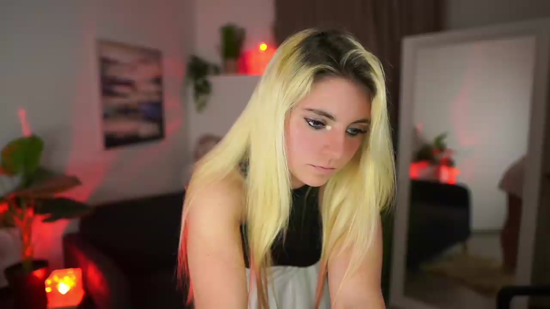 Gallery image thumbnail from Jetpearl74's myfreecams stream on, 05/14/2026, 18:39 image 6 of 20
