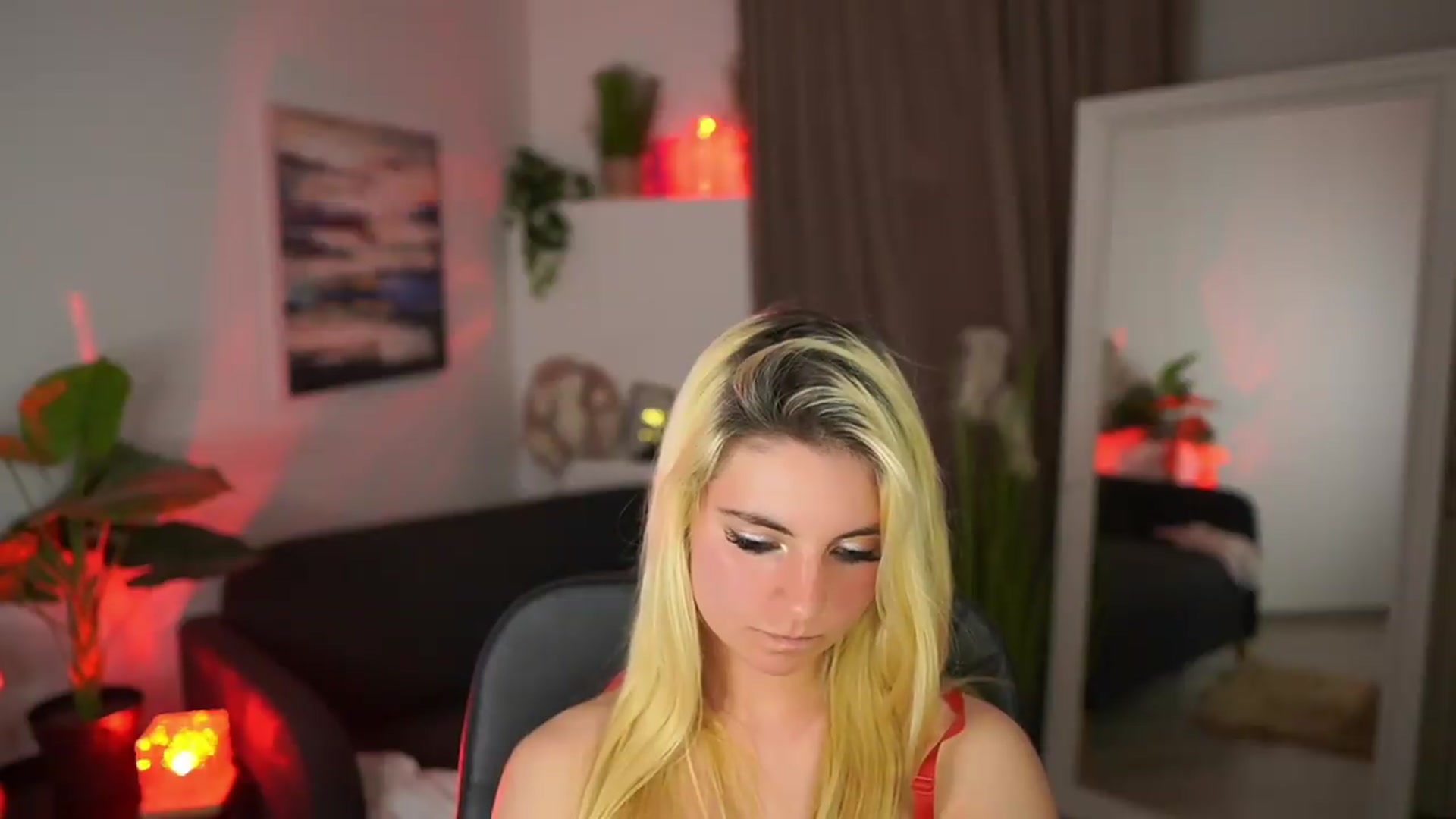 Gallery image thumbnail from Jetpearl74's myfreecams stream on, 05/14/2026, 20:29 image 7 of 20