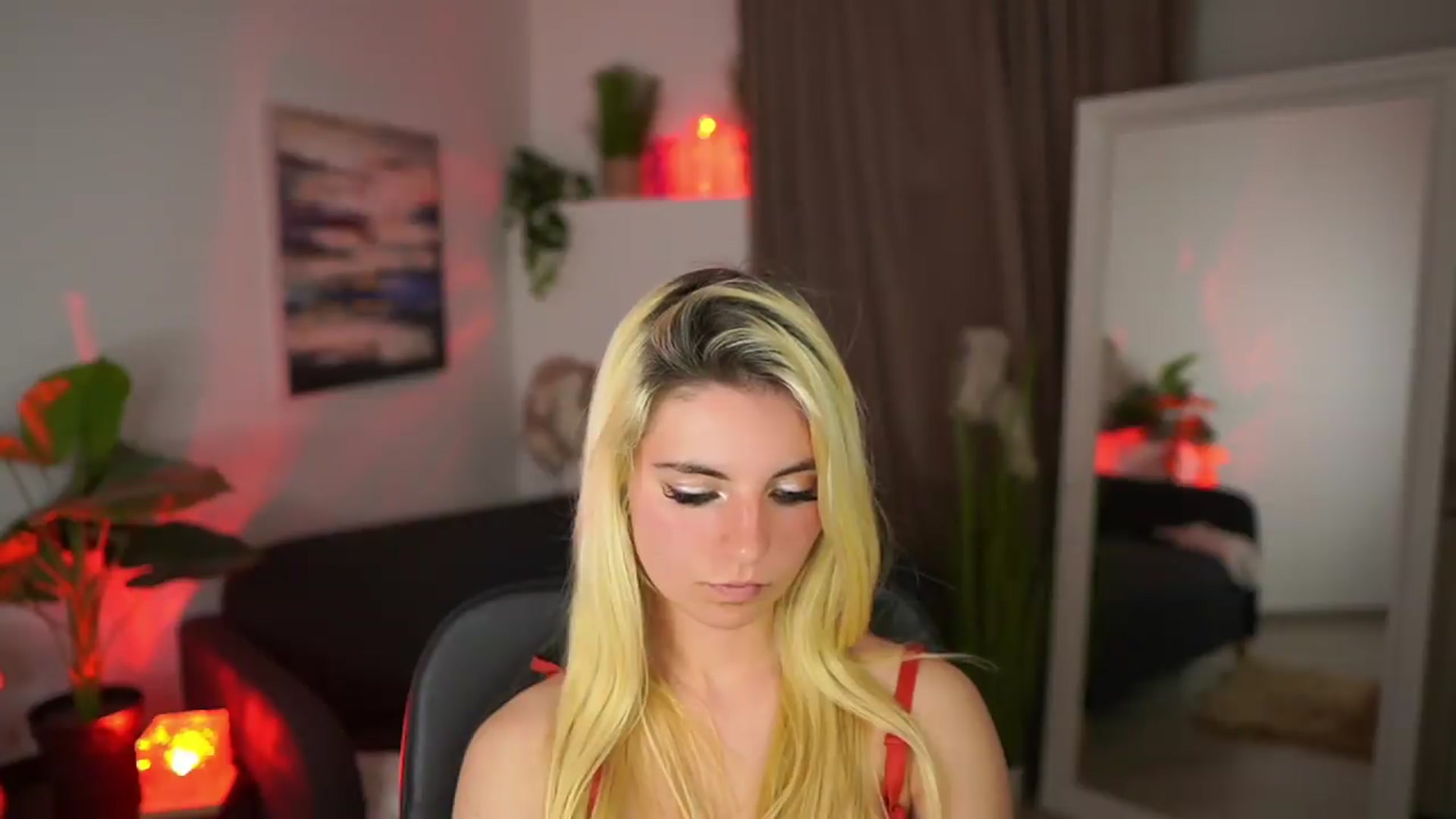 Gallery image thumbnail from Jetpearl74's myfreecams stream on, 05/14/2026, 20:29 image 9 of 20