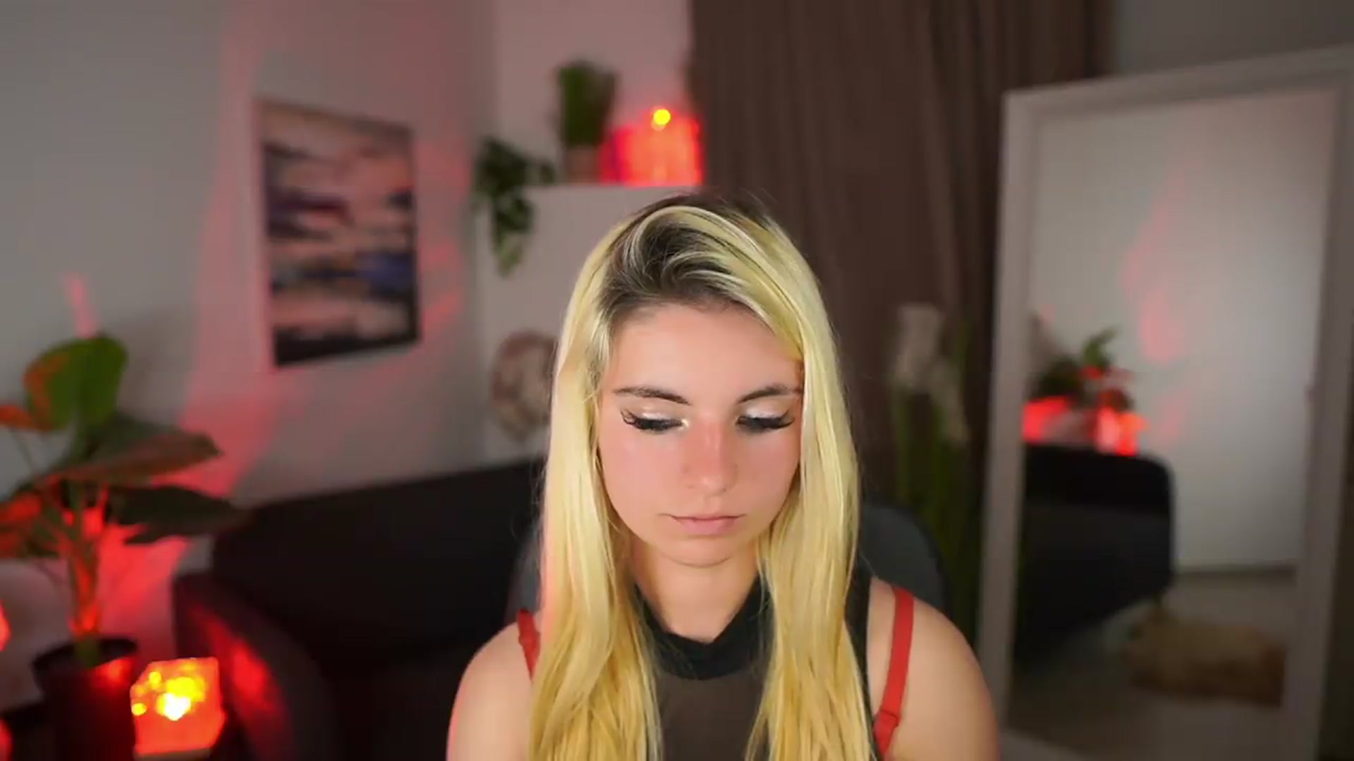 Gallery image thumbnail from Jetpearl74's myfreecams stream on, 05/14/2026, 20:29 image 19 of 20