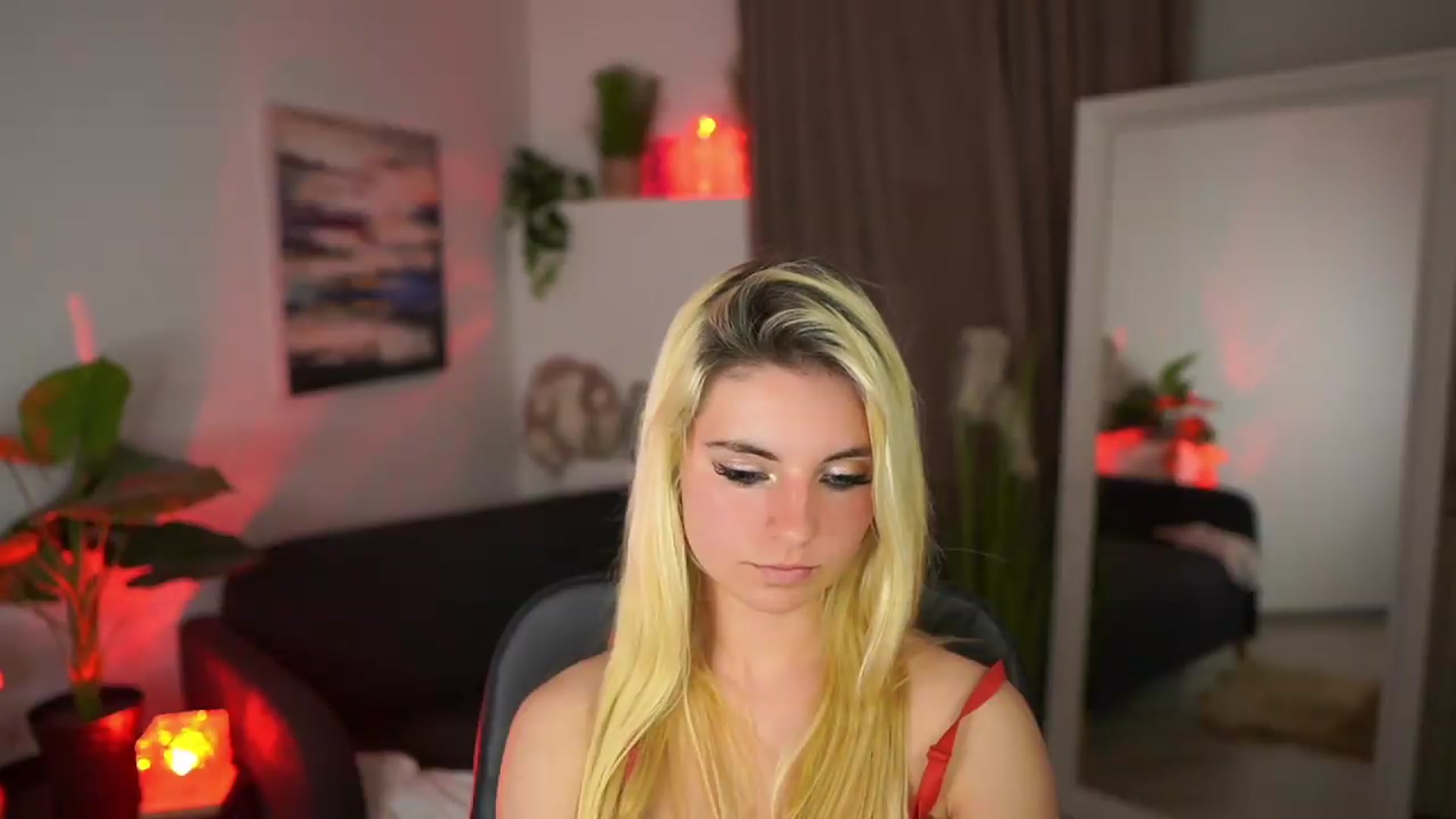 Gallery image thumbnail from Jetpearl74's myfreecams stream on, 05/14/2026, 20:29 image 8 of 20