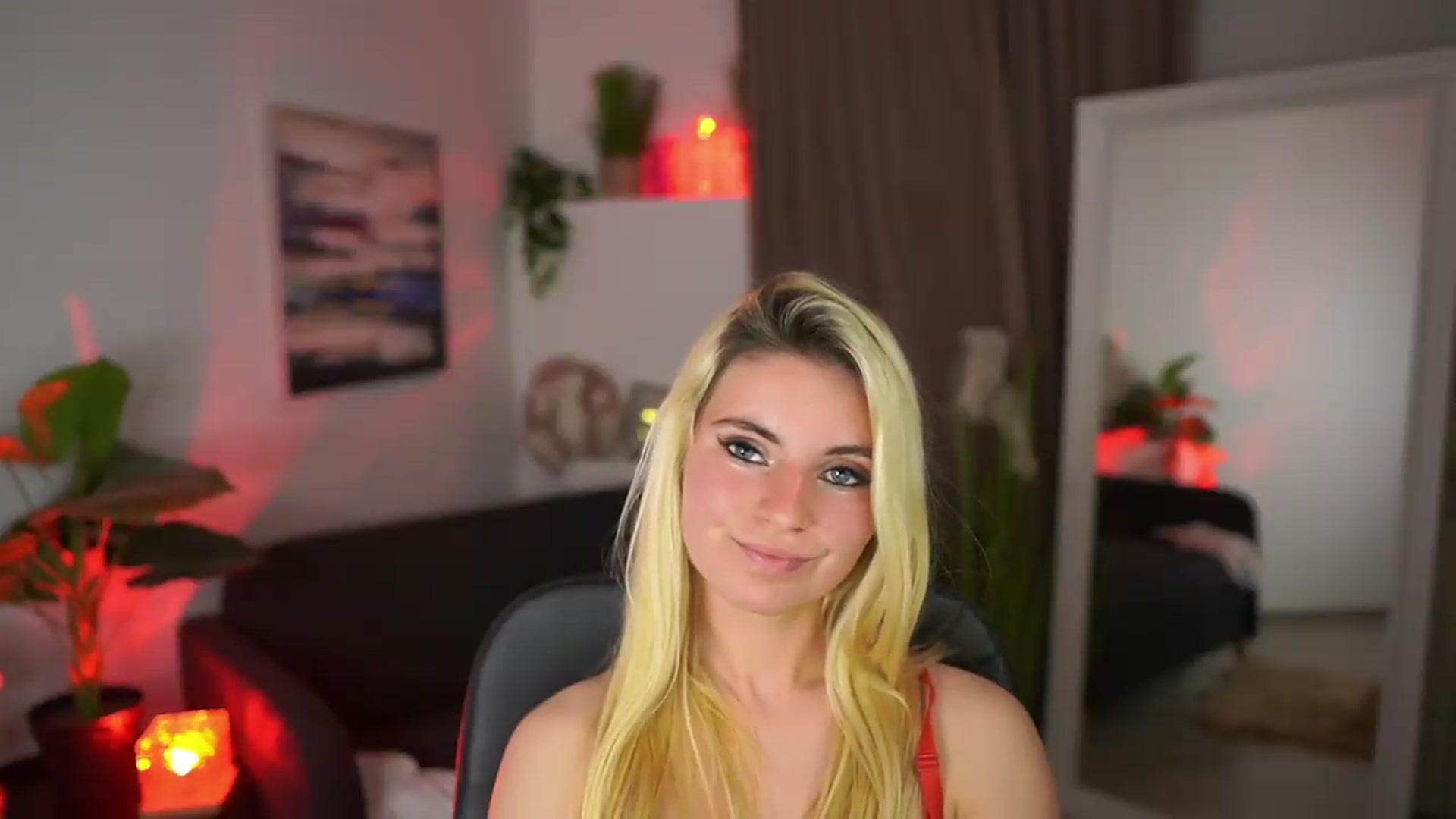 Gallery image thumbnail from Jetpearl74's myfreecams stream on, 05/14/2026, 20:29 image 4 of 20