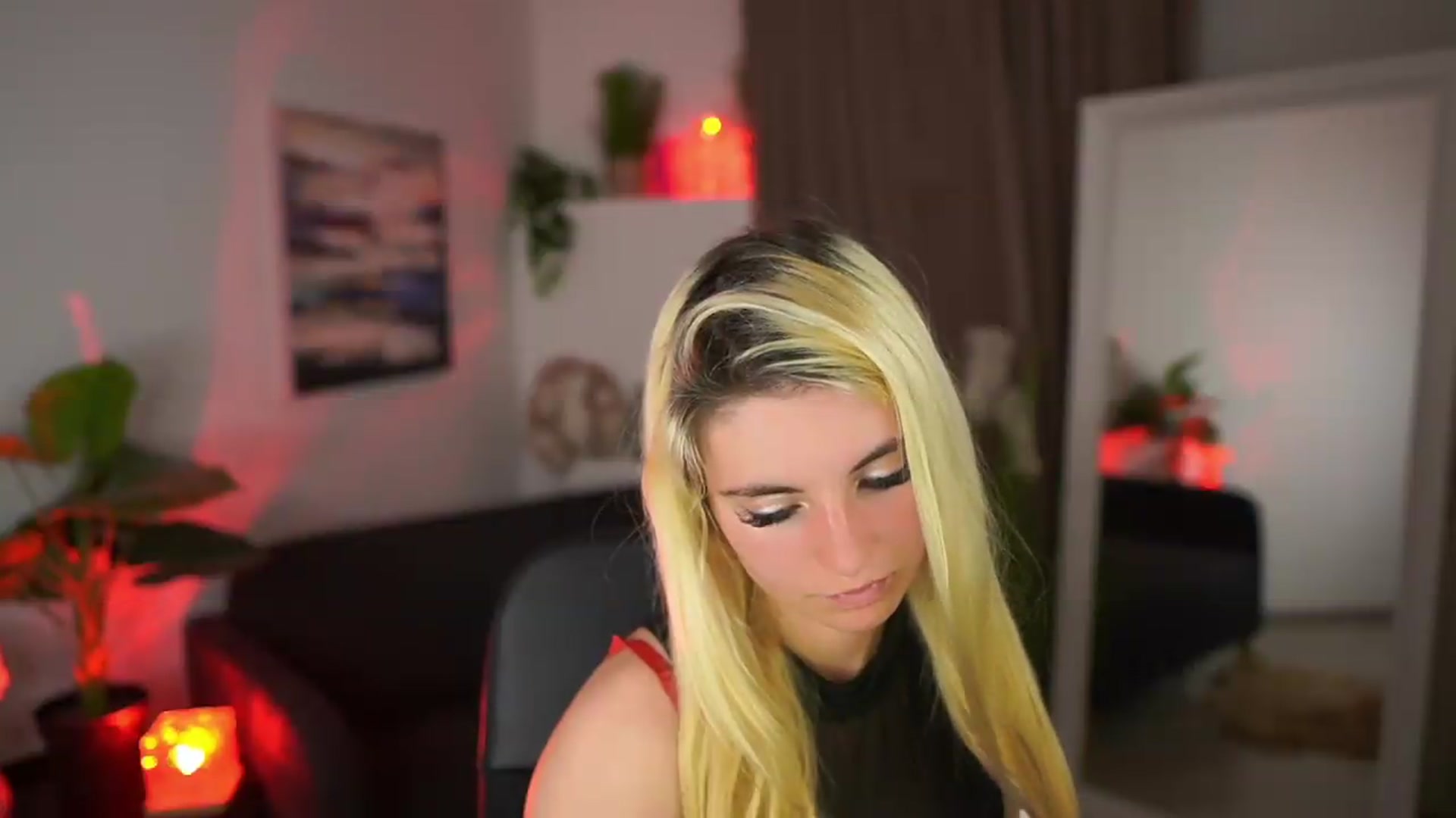 Gallery image thumbnail from Jetpearl74's myfreecams stream on, 05/14/2026, 20:29 image 17 of 20