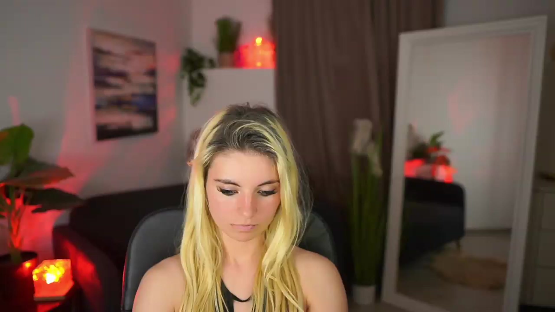 Gallery image thumbnail from Jetpearl74's myfreecams stream on, 05/18/2026, 24:58 image 13 of 20