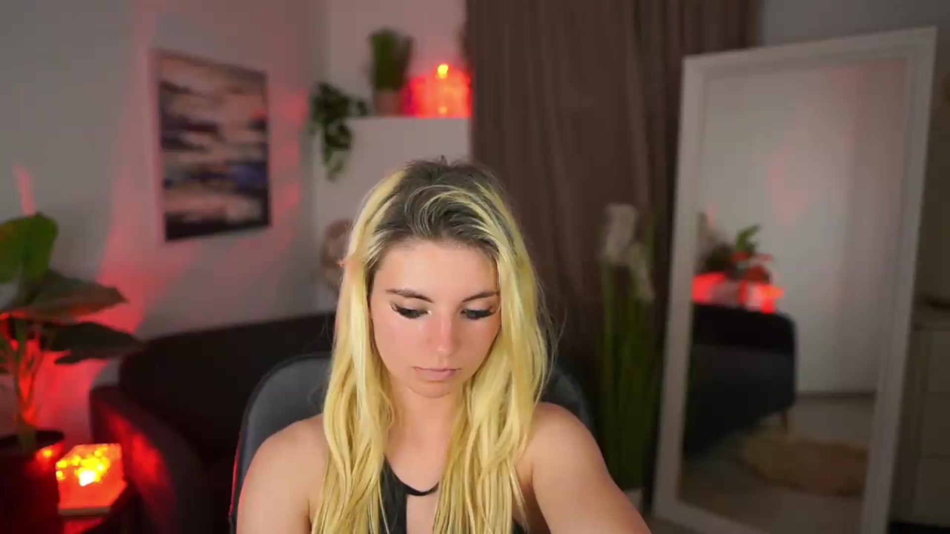 Gallery image thumbnail from Jetpearl74's myfreecams stream on, 05/18/2026, 24:58 image 11 of 20