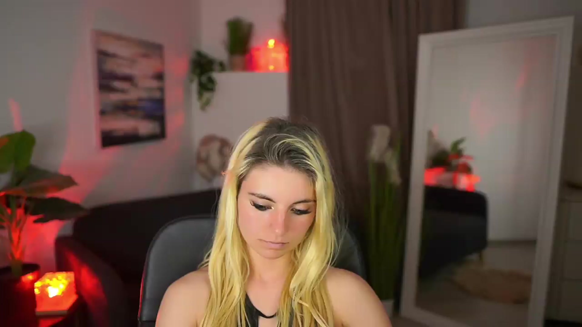 Gallery image thumbnail from Jetpearl74's myfreecams stream on, 05/18/2026, 24:58 image 14 of 20