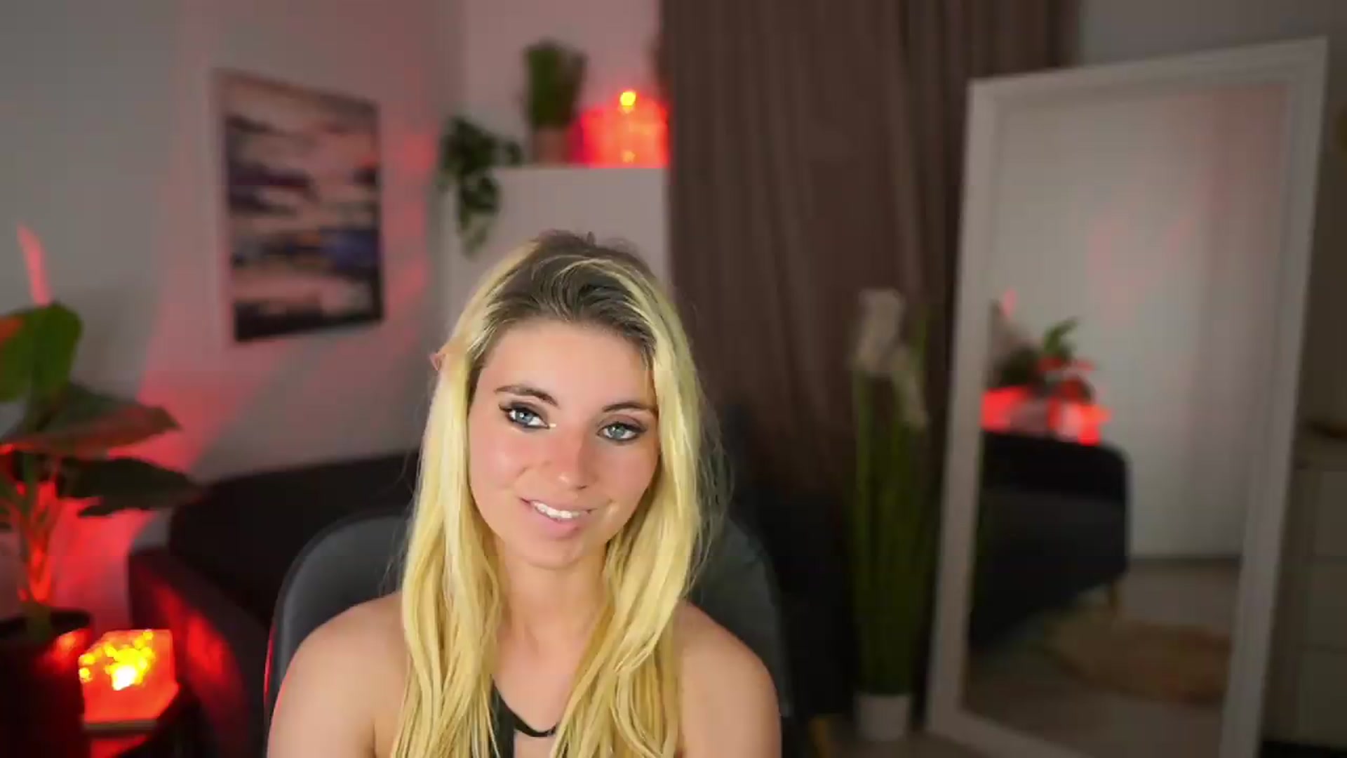 Gallery image thumbnail from Jetpearl74's myfreecams stream on, 05/18/2026, 24:58 image 12 of 20