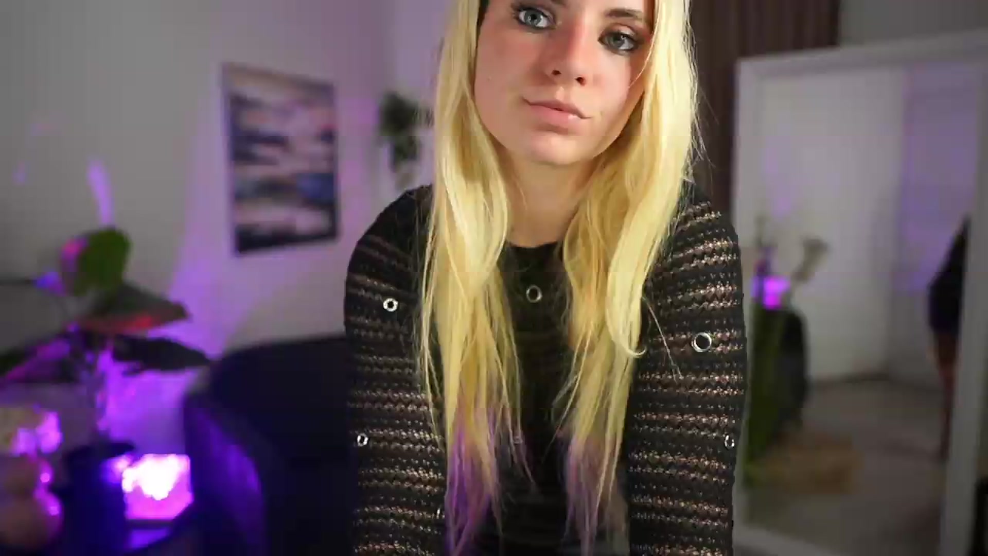 Gallery image thumbnail from Jetpearl74's myfreecams stream on, 05/21/2026, 18:46 image 16 of 20