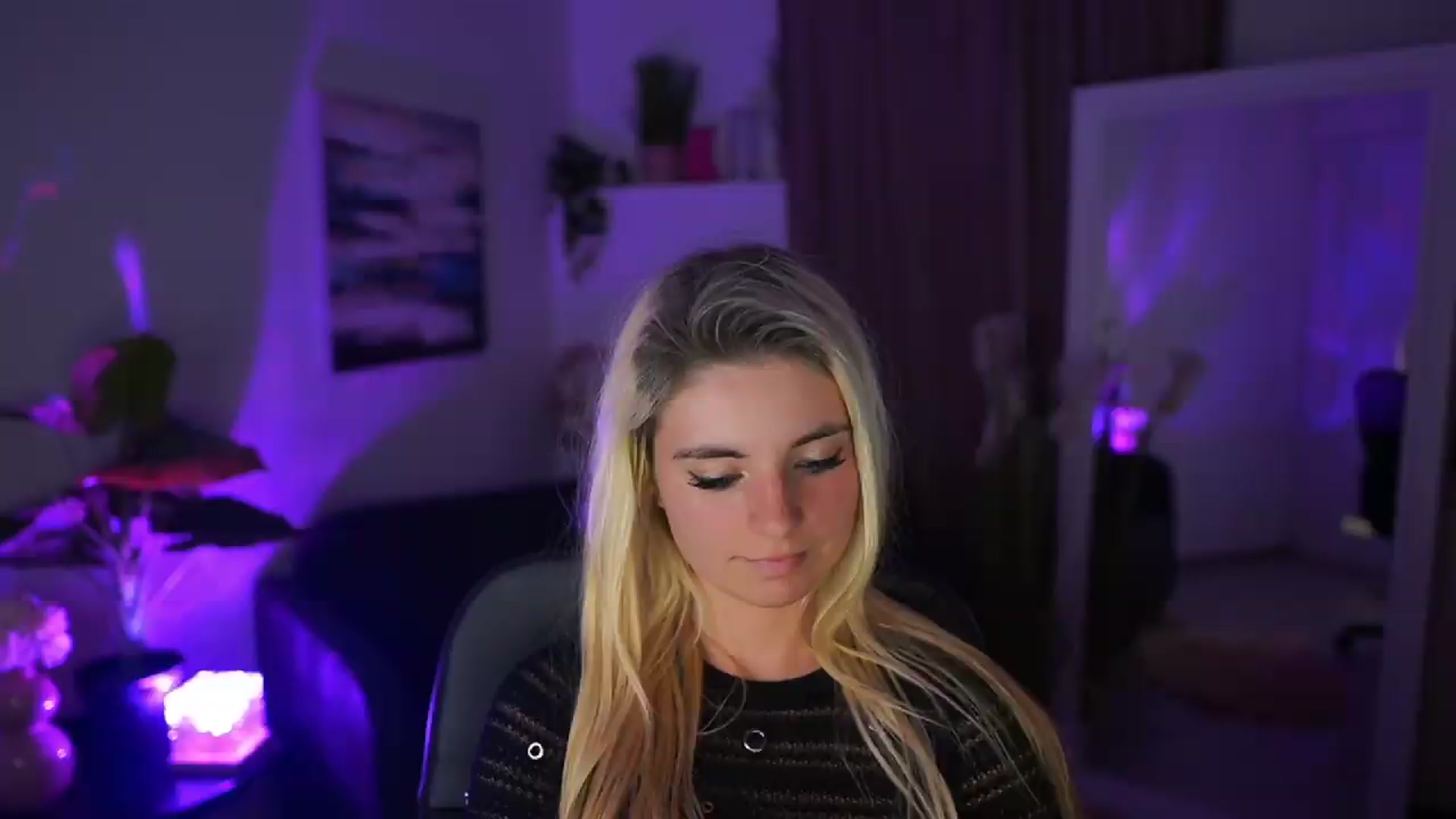 Gallery image thumbnail from Jetpearl74's myfreecams stream on, 05/21/2026, 21:22 image 14 of 20