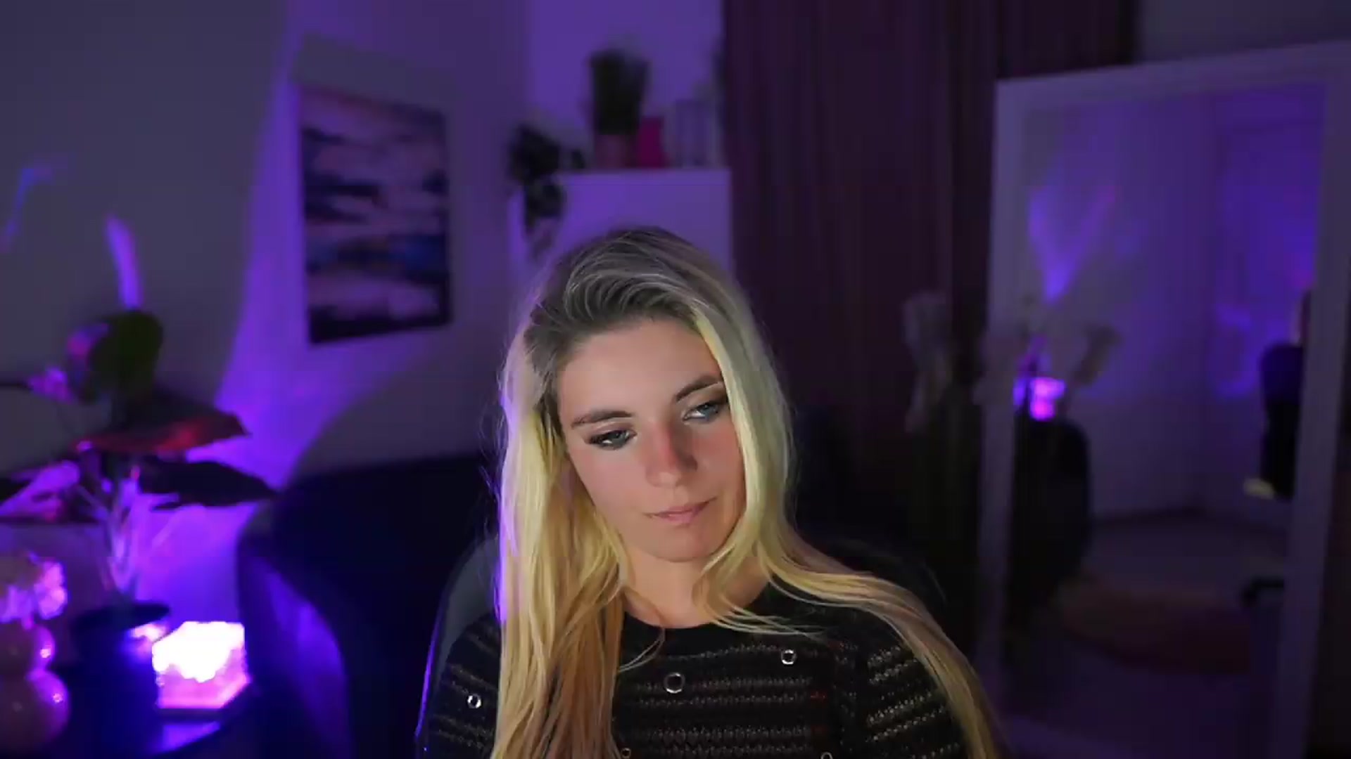 Gallery image thumbnail from Jetpearl74's myfreecams stream on, 05/21/2026, 21:22 image 13 of 20