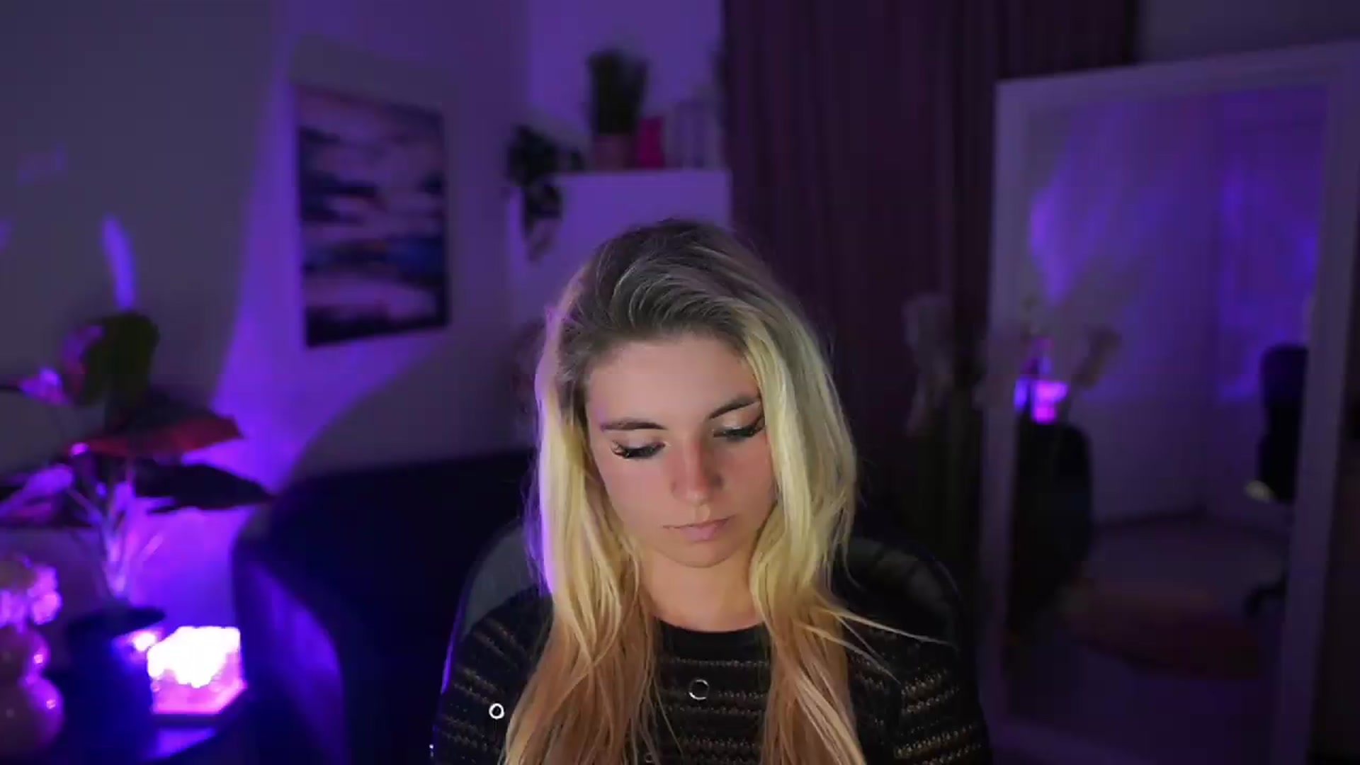 Gallery image thumbnail from Jetpearl74's myfreecams stream on, 05/21/2026, 22:20 image 8 of 20