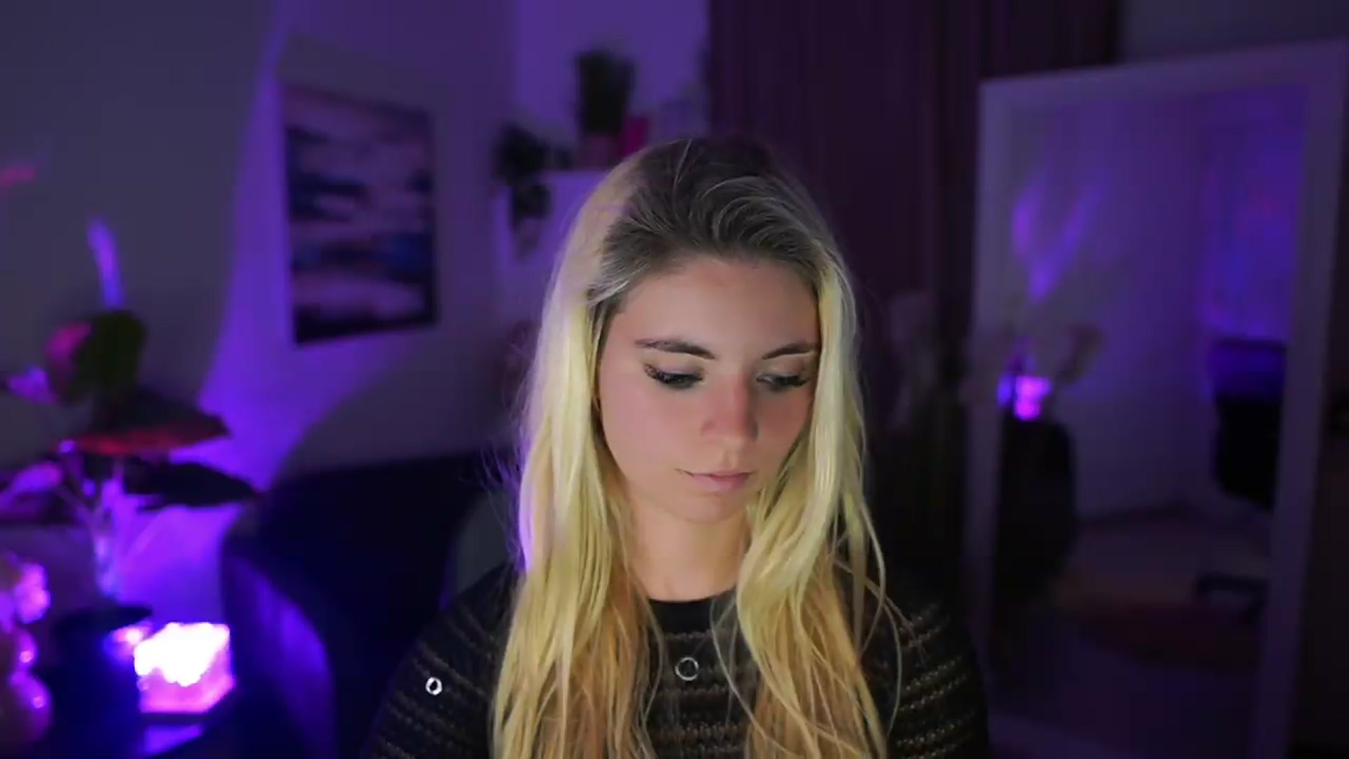 Gallery image thumbnail from Jetpearl74's myfreecams stream on, 05/21/2026, 22:20 image 15 of 20