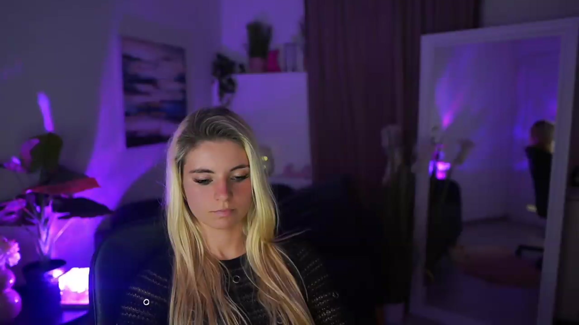 Gallery image thumbnail from Jetpearl74's myfreecams stream on, 05/21/2026, 22:20 image 18 of 20
