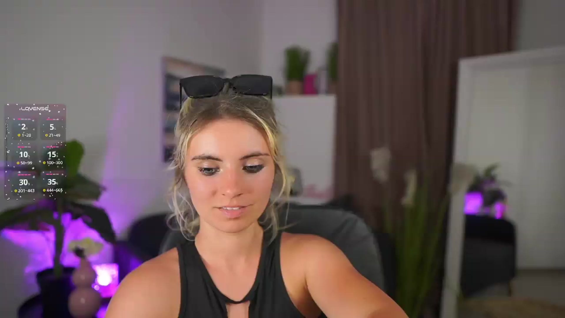 Gallery image thumbnail from Jetpearl74's myfreecams stream on, 06/28/2026, 21:17 image 15 of 20