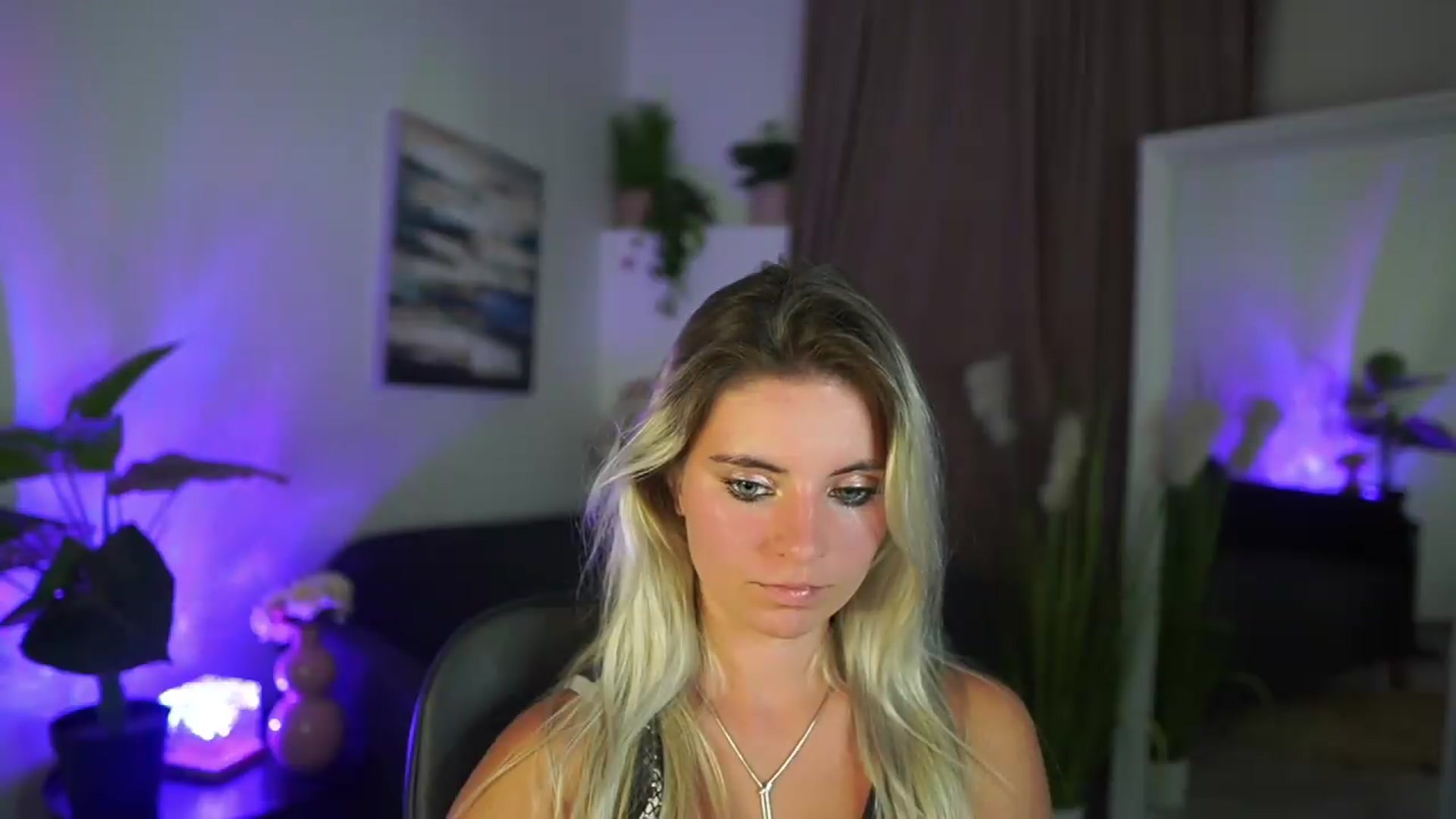 Gallery image thumbnail from Jetpearl74's myfreecams stream on, 09/06/2026, 19:43 image 11 of 20
