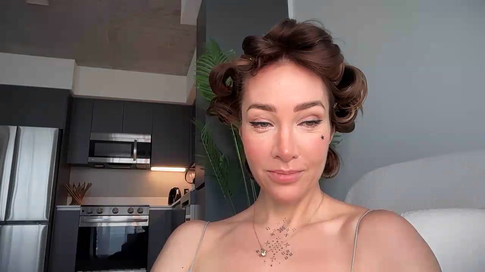 Gallery image thumbnail from Jevoryn's myfreecams stream on, 08/10/2026, 17:07 image 6 of 20