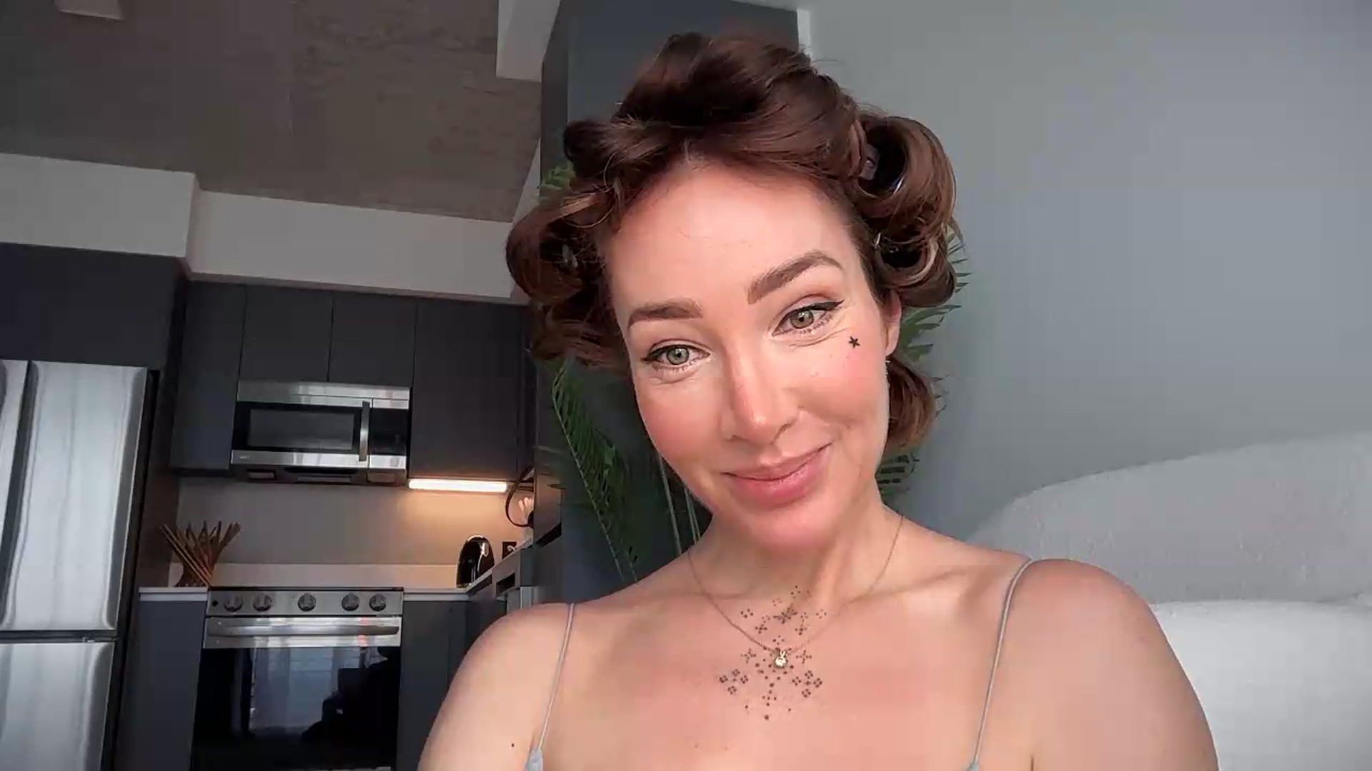 Gallery image thumbnail from Jevoryn's myfreecams stream on, 08/10/2026, 17:07 image 15 of 20