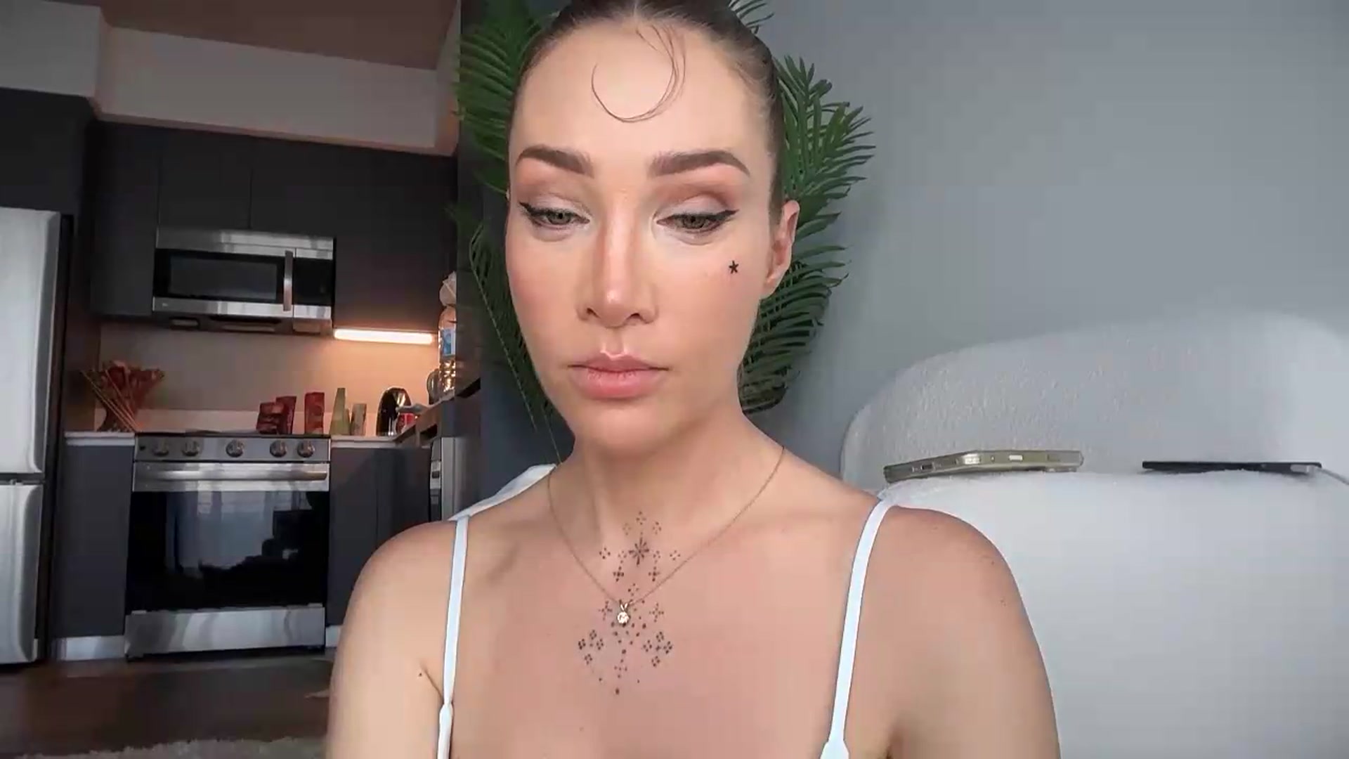 Gallery image thumbnail from Jevoryn's myfreecams stream on, 08/12/2026, 20:26 image 18 of 20