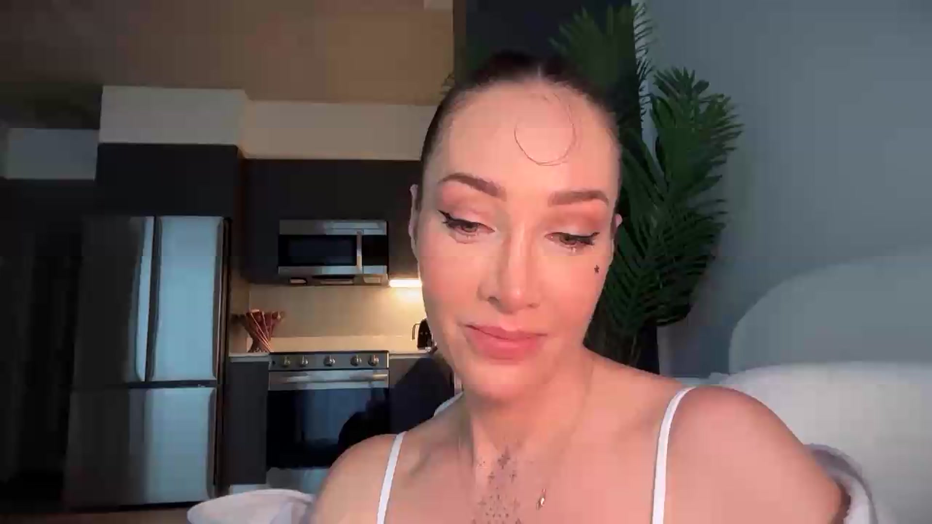 Gallery image thumbnail from Jevoryn's myfreecams stream on, 08/12/2026, 23:04 image 12 of 20