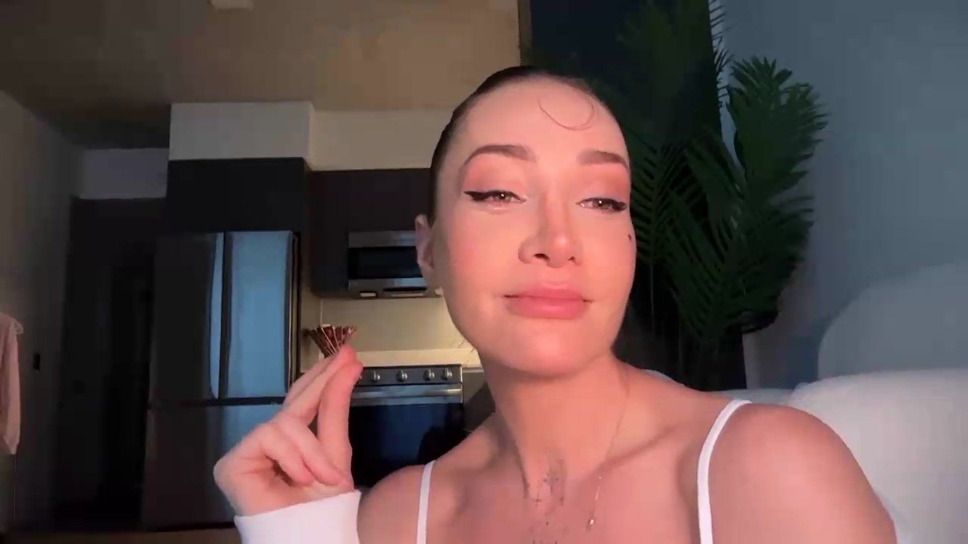 Gallery image thumbnail from Jevoryn's myfreecams stream on, 08/12/2026, 23:04 image 18 of 20
