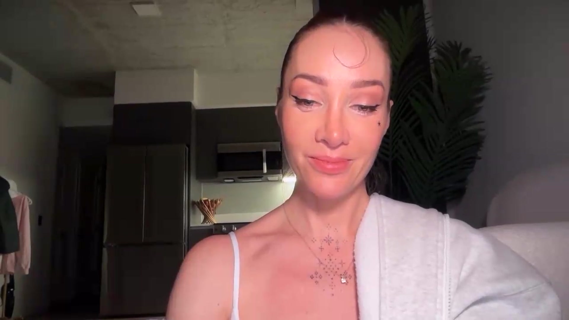 Gallery image thumbnail from Jevoryn's myfreecams stream on, 08/13/2026, 24:25 image 12 of 20