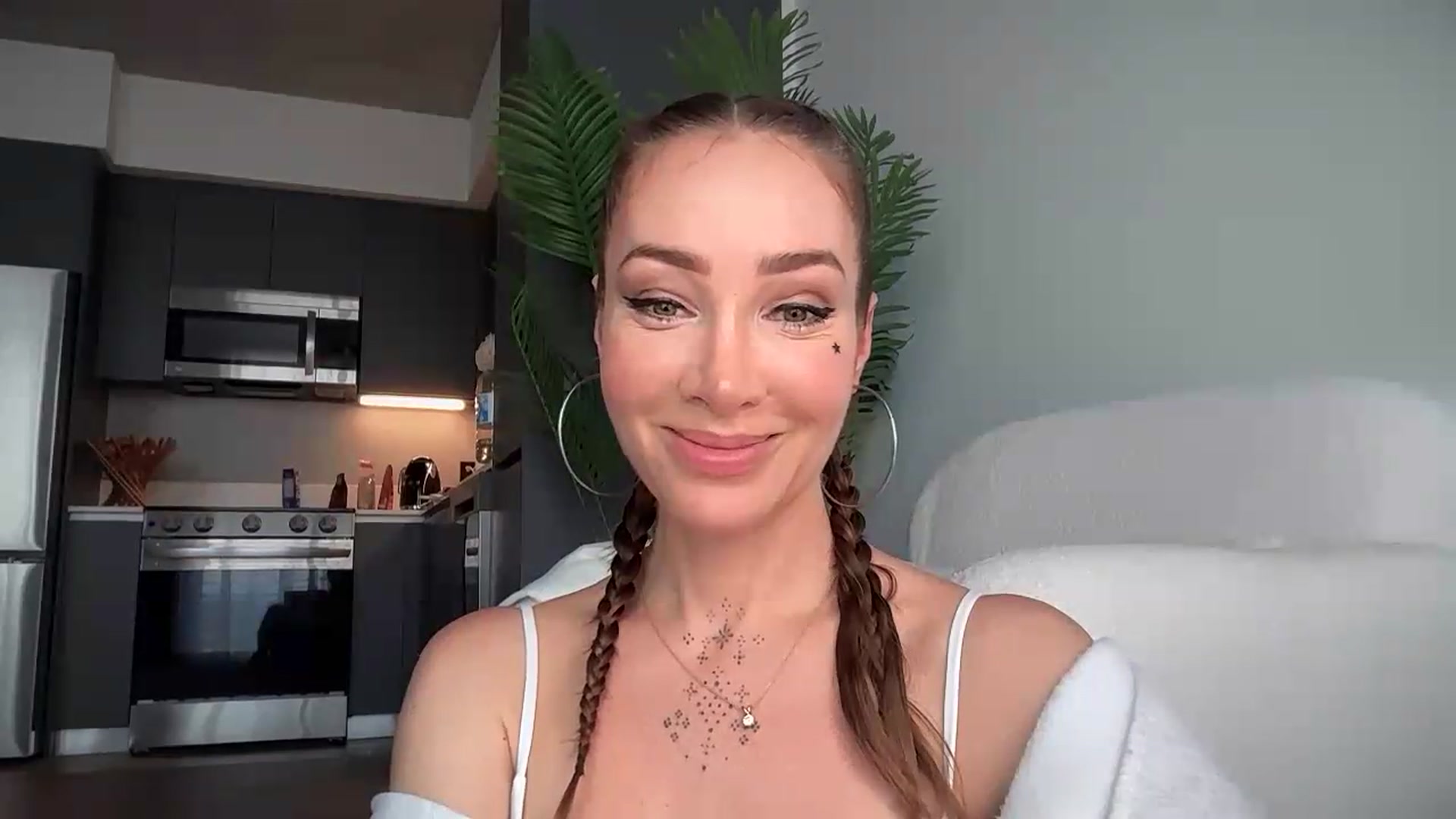 Gallery image thumbnail from Jevoryn's myfreecams stream on, 08/13/2026, 17:52 image 11 of 20