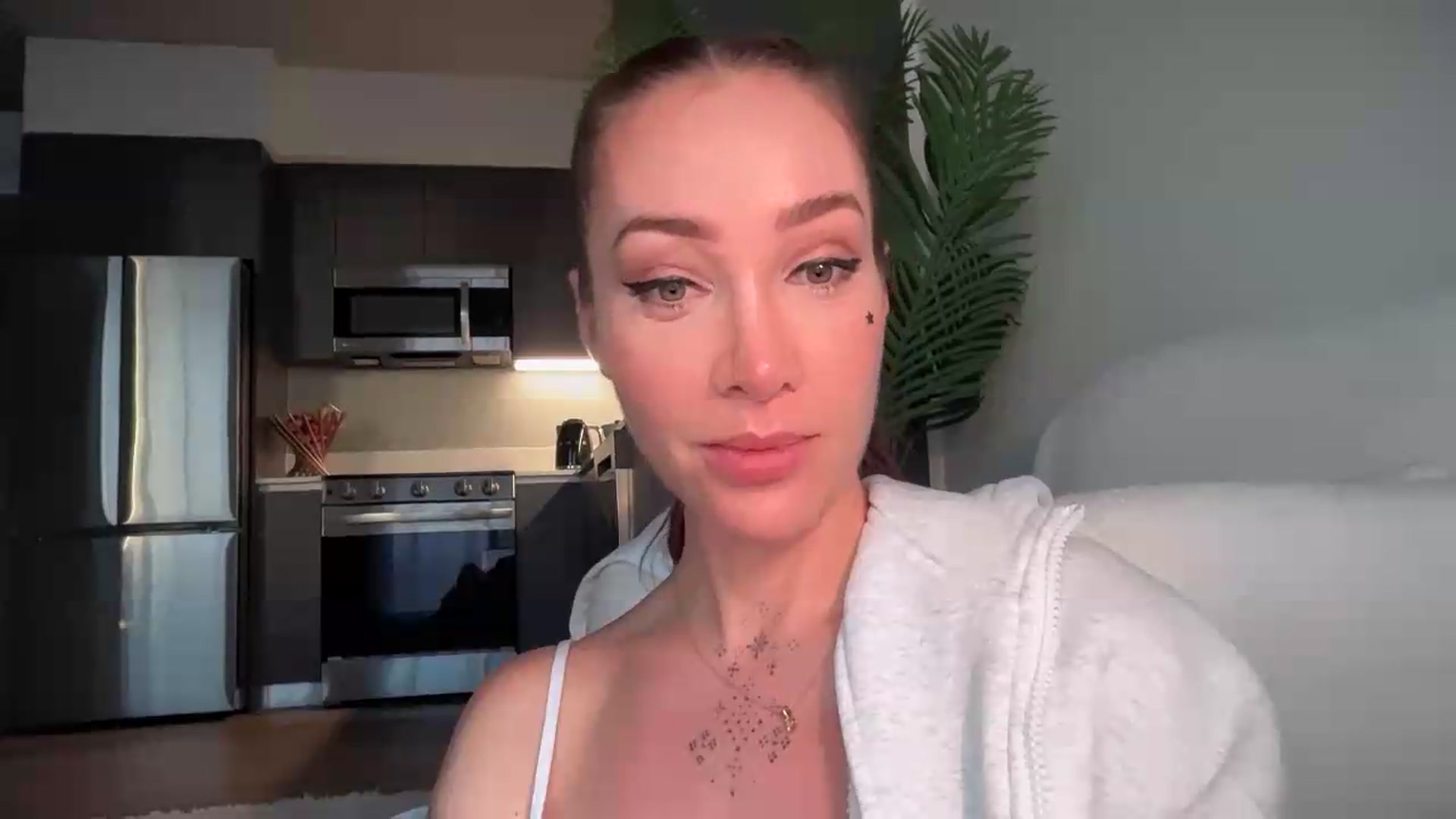 Gallery image thumbnail from Jevoryn's myfreecams stream on, 08/13/2026, 23:41 image 18 of 20