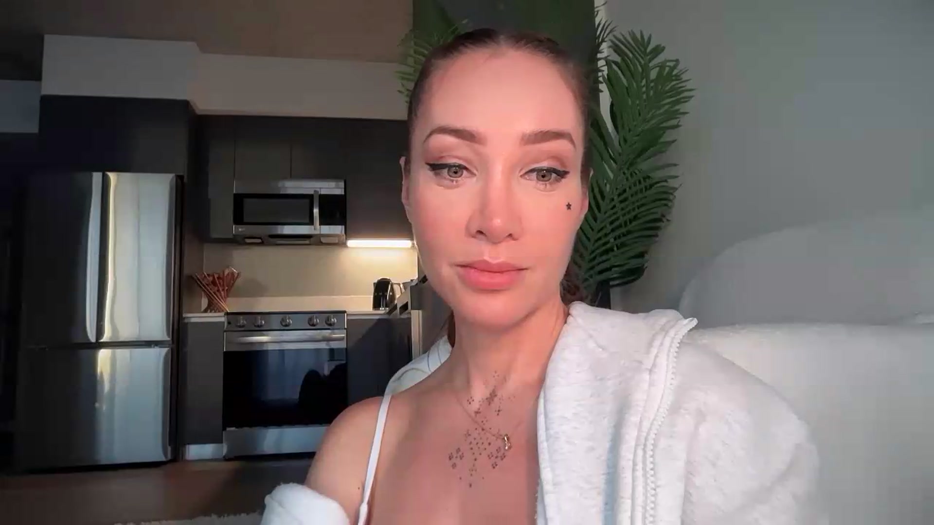 Gallery image thumbnail from Jevoryn's myfreecams stream on, 08/13/2026, 23:41 image 15 of 20