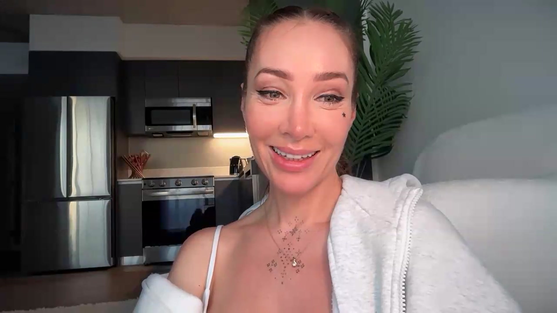Gallery image thumbnail from Jevoryn's myfreecams stream on, 08/13/2026, 23:41 image 5 of 20
