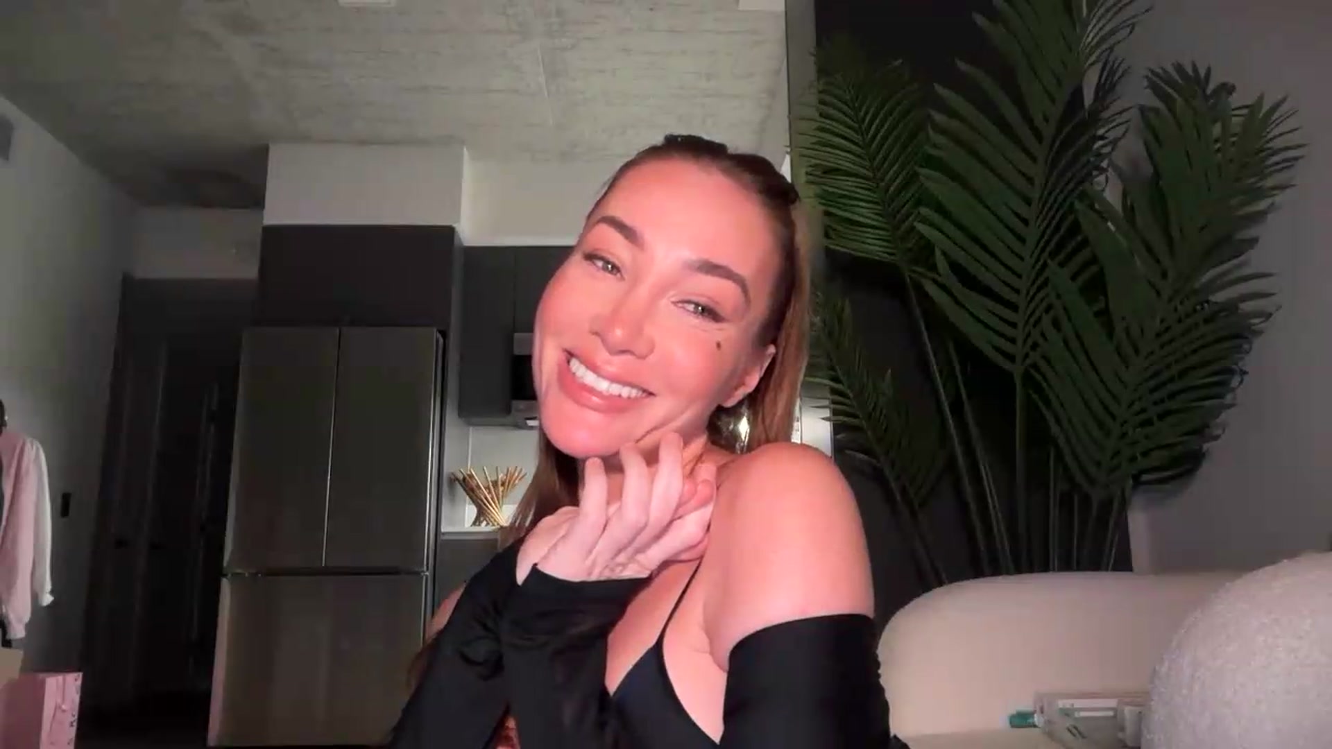 Gallery image thumbnail from Jevoryn's myfreecams stream on, 08/18/2026, 24:46 image 4 of 20