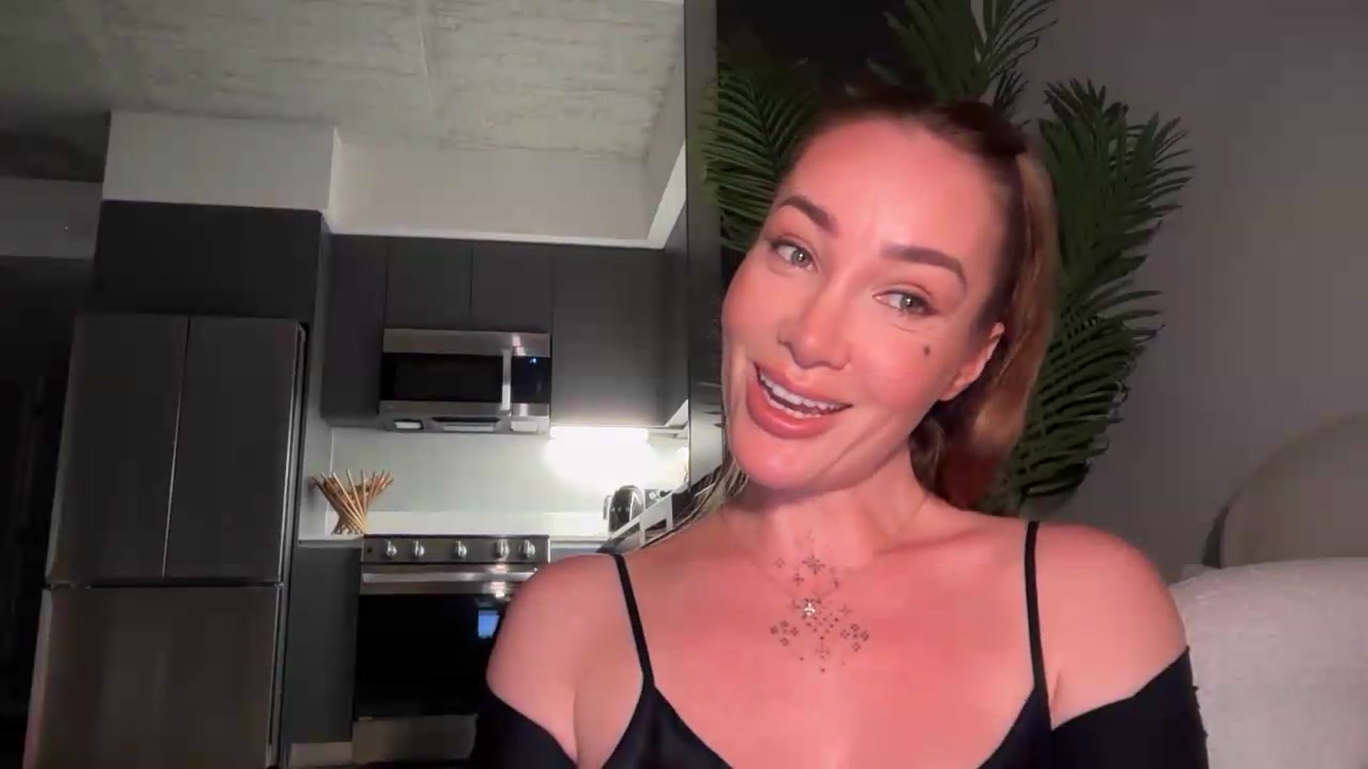 Gallery image thumbnail from Jevoryn's myfreecams stream on, 08/18/2026, 01:07 image 6 of 20