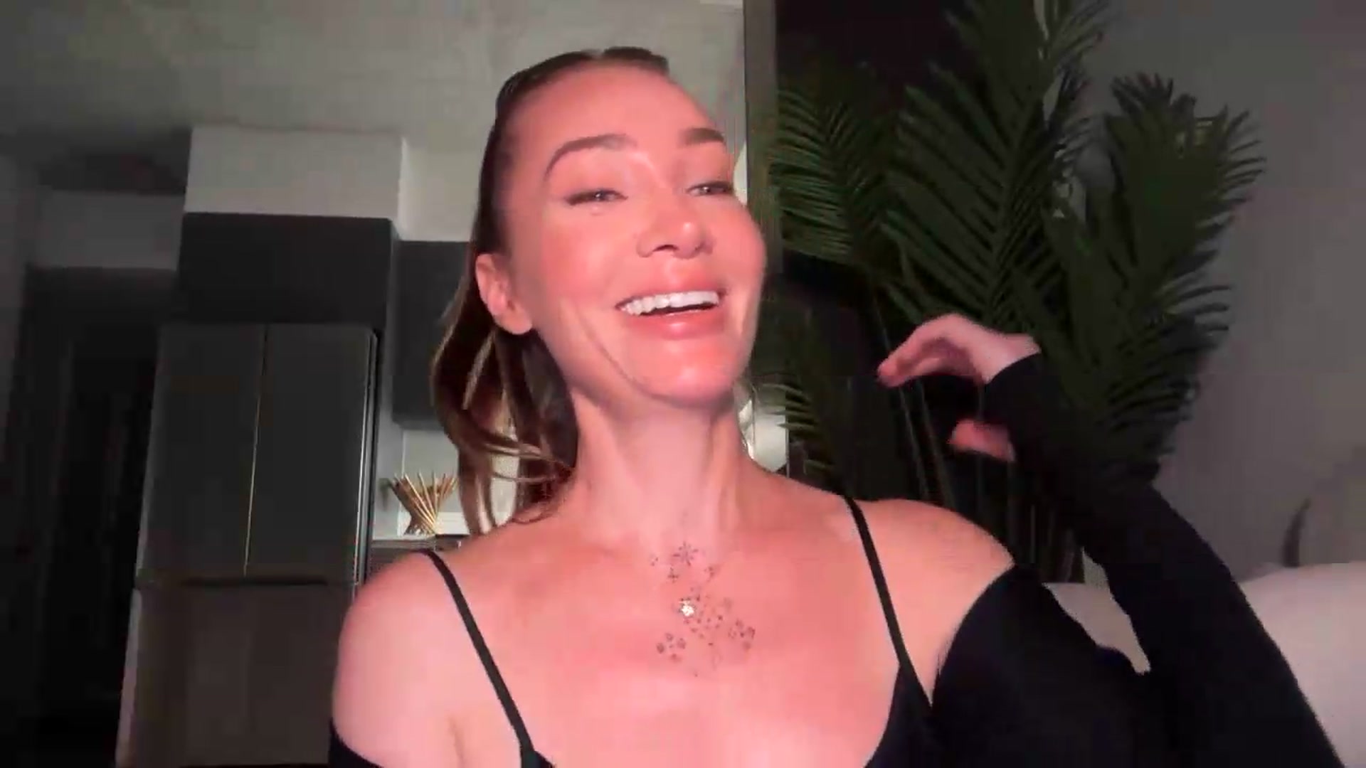 Gallery image thumbnail from Jevoryn's myfreecams stream on, 08/18/2026, 01:07 image 4 of 20