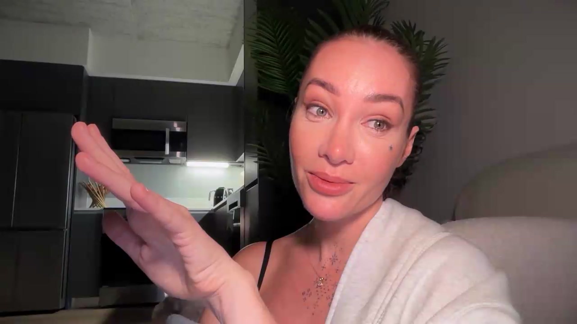 Gallery image thumbnail from Jevoryn's myfreecams stream on, 08/19/2026, 01:42 image 19 of 20