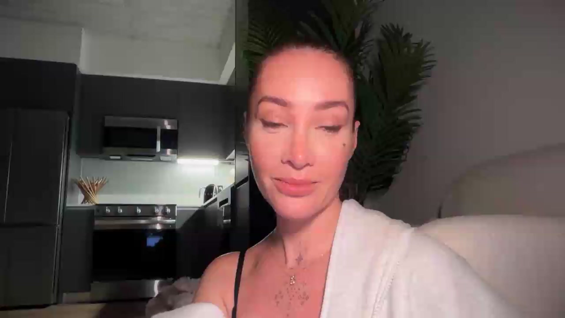 Gallery image thumbnail from Jevoryn's myfreecams stream on, 08/19/2026, 01:42 image 11 of 20