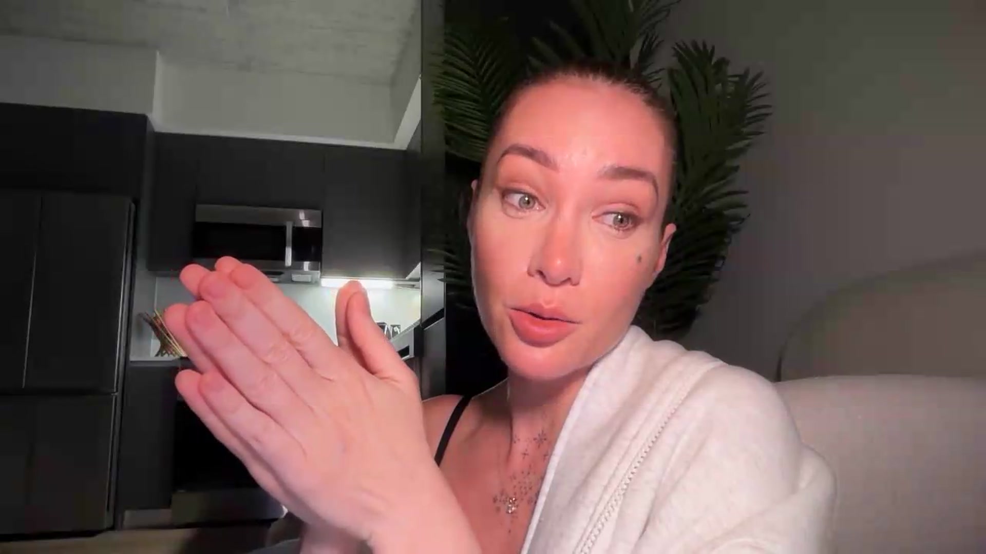Gallery image thumbnail from Jevoryn's myfreecams stream on, 08/19/2026, 01:42 image 16 of 20