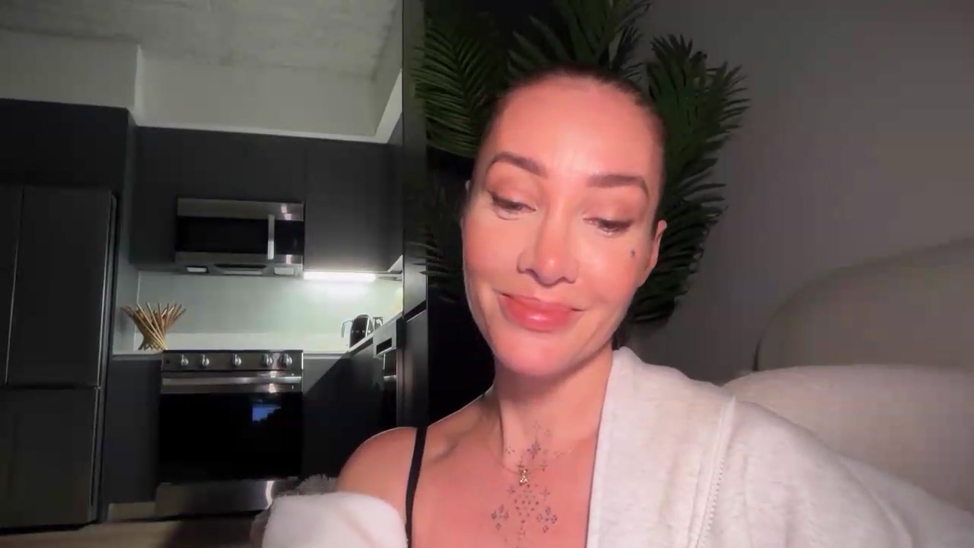 Gallery image thumbnail from Jevoryn's myfreecams stream on, 08/19/2026, 01:42 image 12 of 20