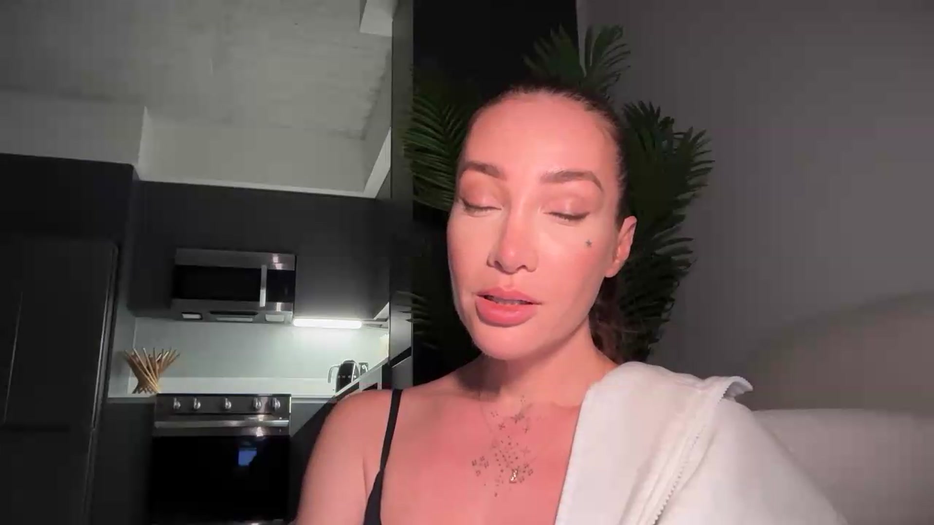 Gallery image thumbnail from Jevoryn's myfreecams stream on, 08/19/2026, 01:42 image 2 of 20