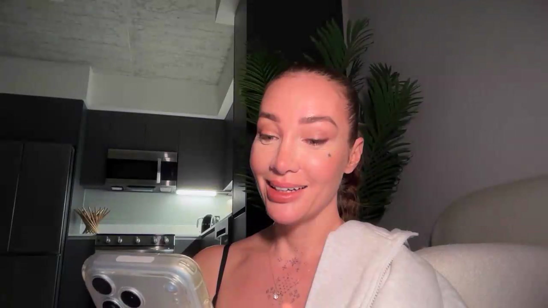 Gallery image thumbnail from Jevoryn's myfreecams stream on, 08/19/2026, 01:42 image 3 of 20
