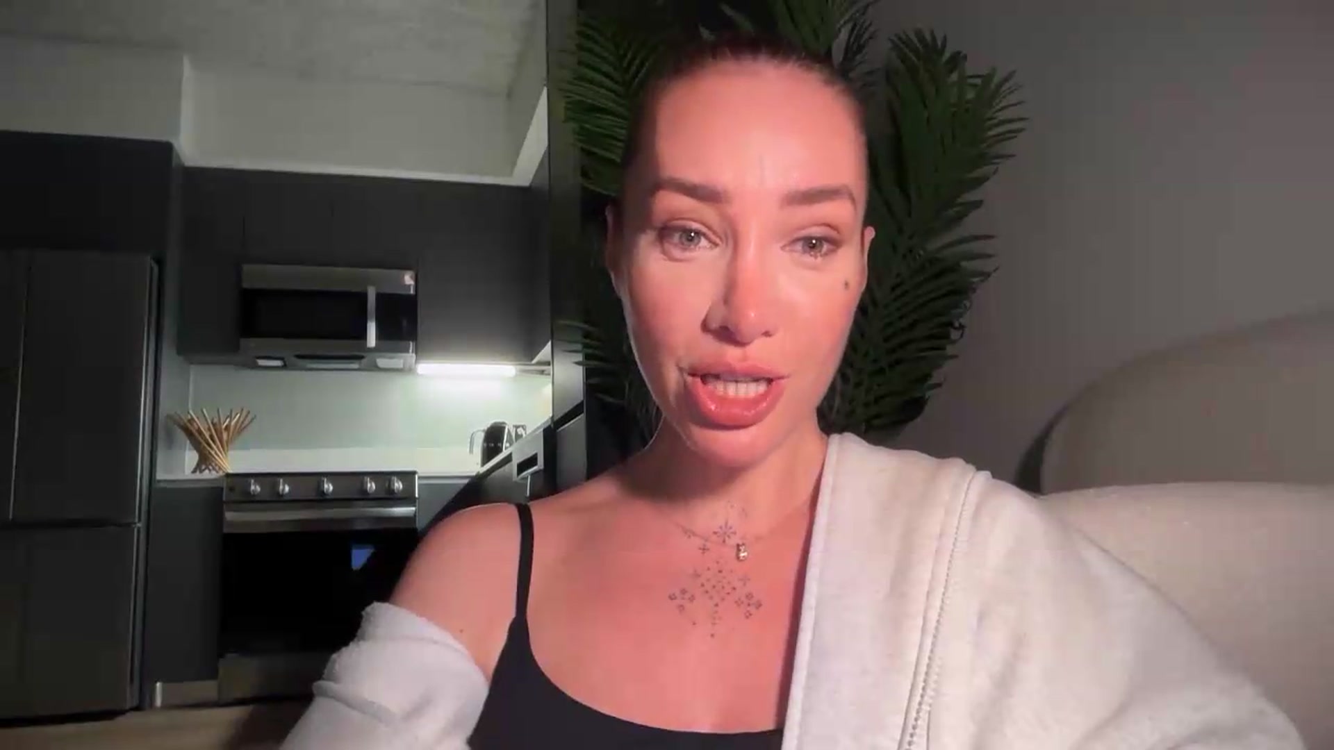 Gallery image thumbnail from Jevoryn's myfreecams stream on, 08/19/2026, 02:05 image 16 of 20